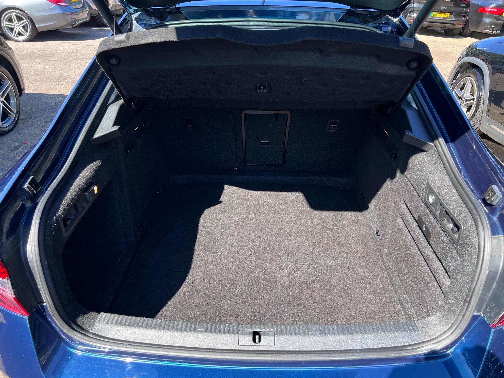 Skoda Superb view 38