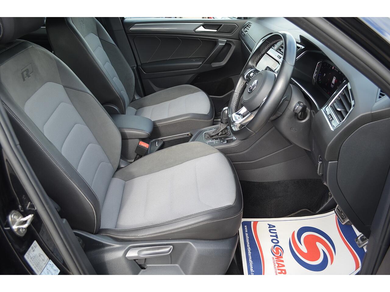 Volkswagen Tiguan Allspace view 13
