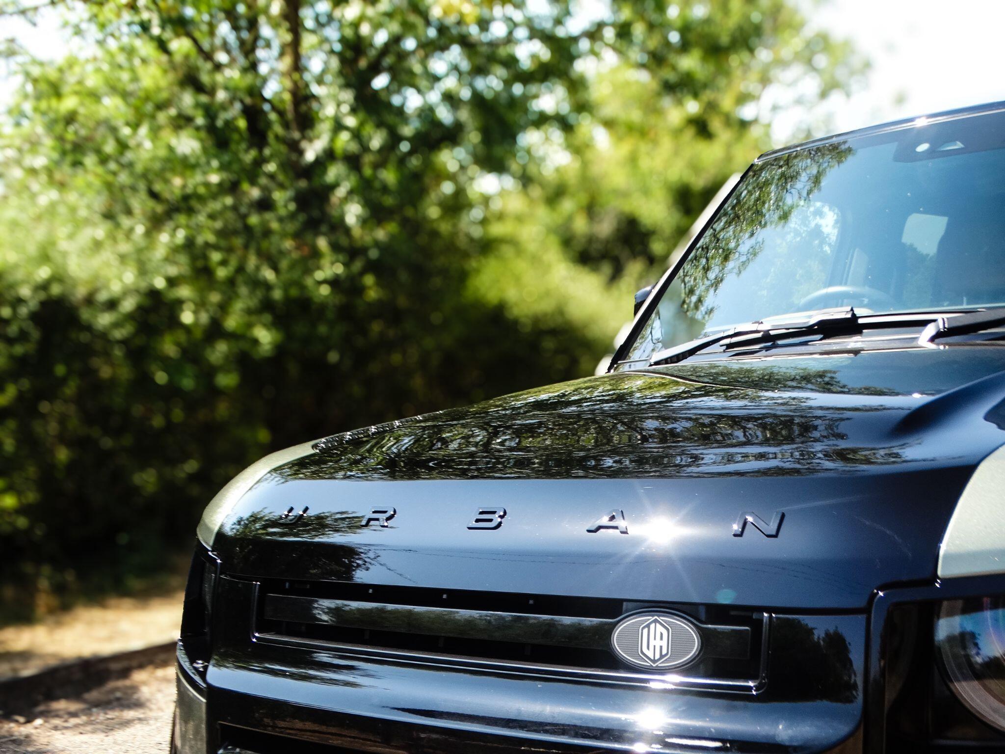 Land Rover Defender 110 view 41