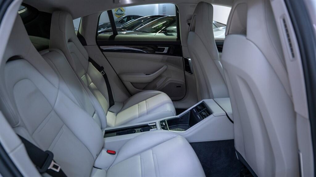 Porsche Panamera view 34