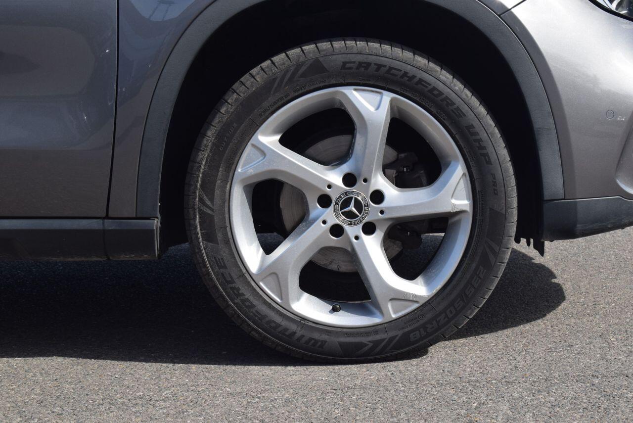 Mercedes-Benz GLA view 8