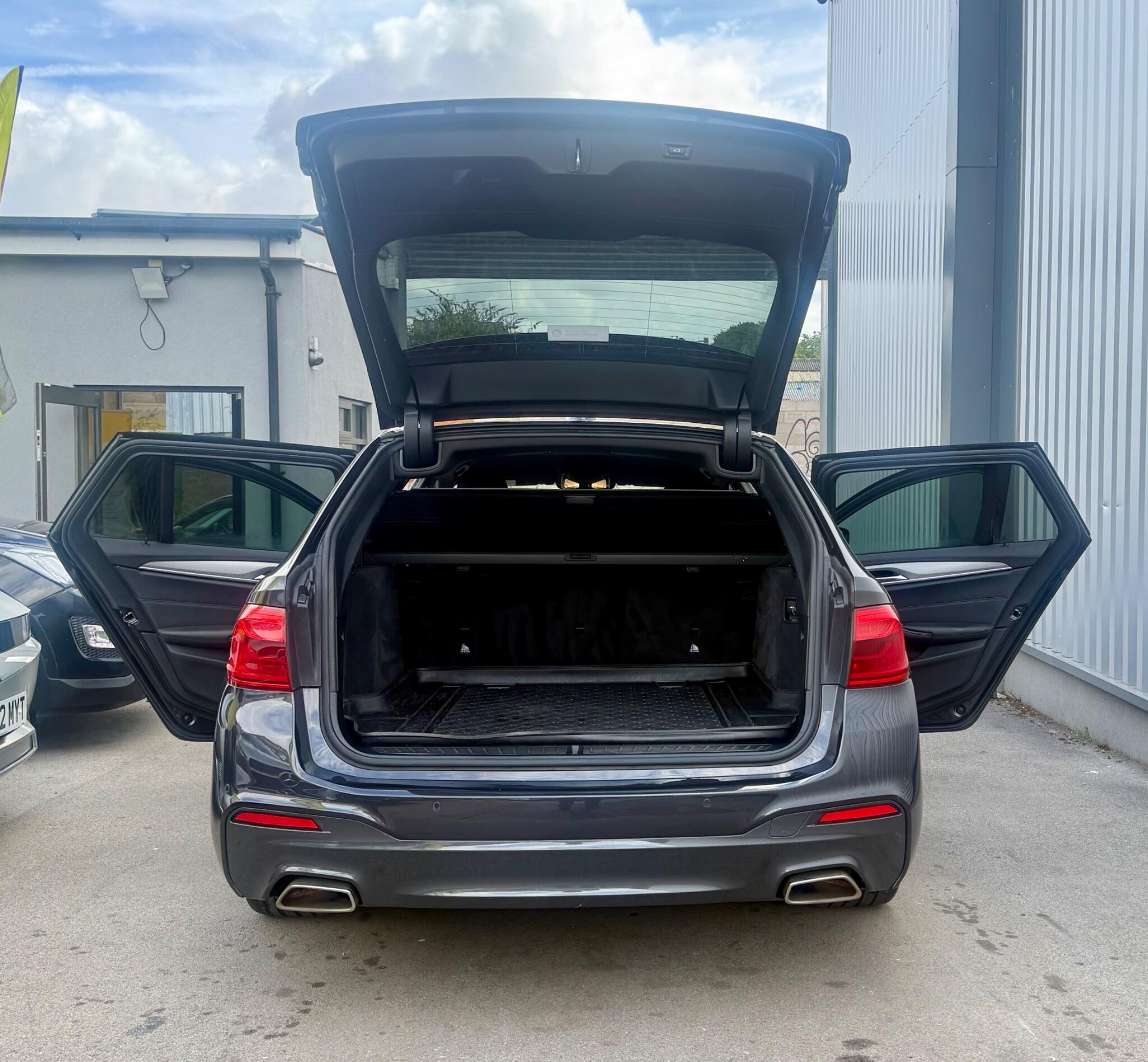 BMW 5 Series view 23