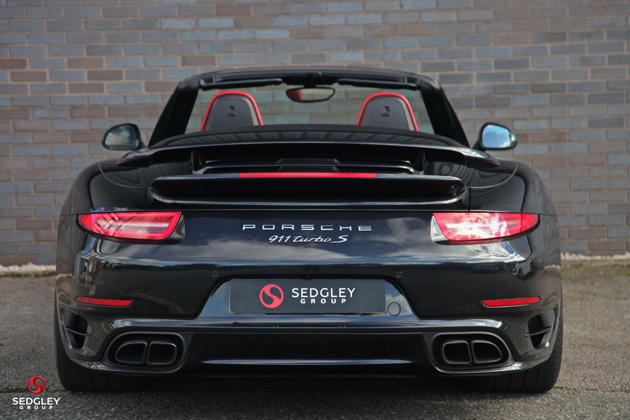 Porsche 911 view 10