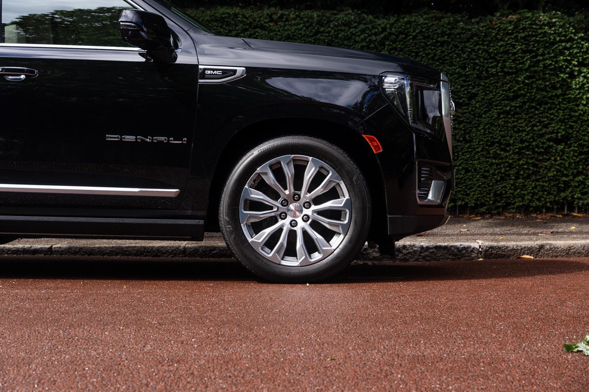 GMC Yukon view 7