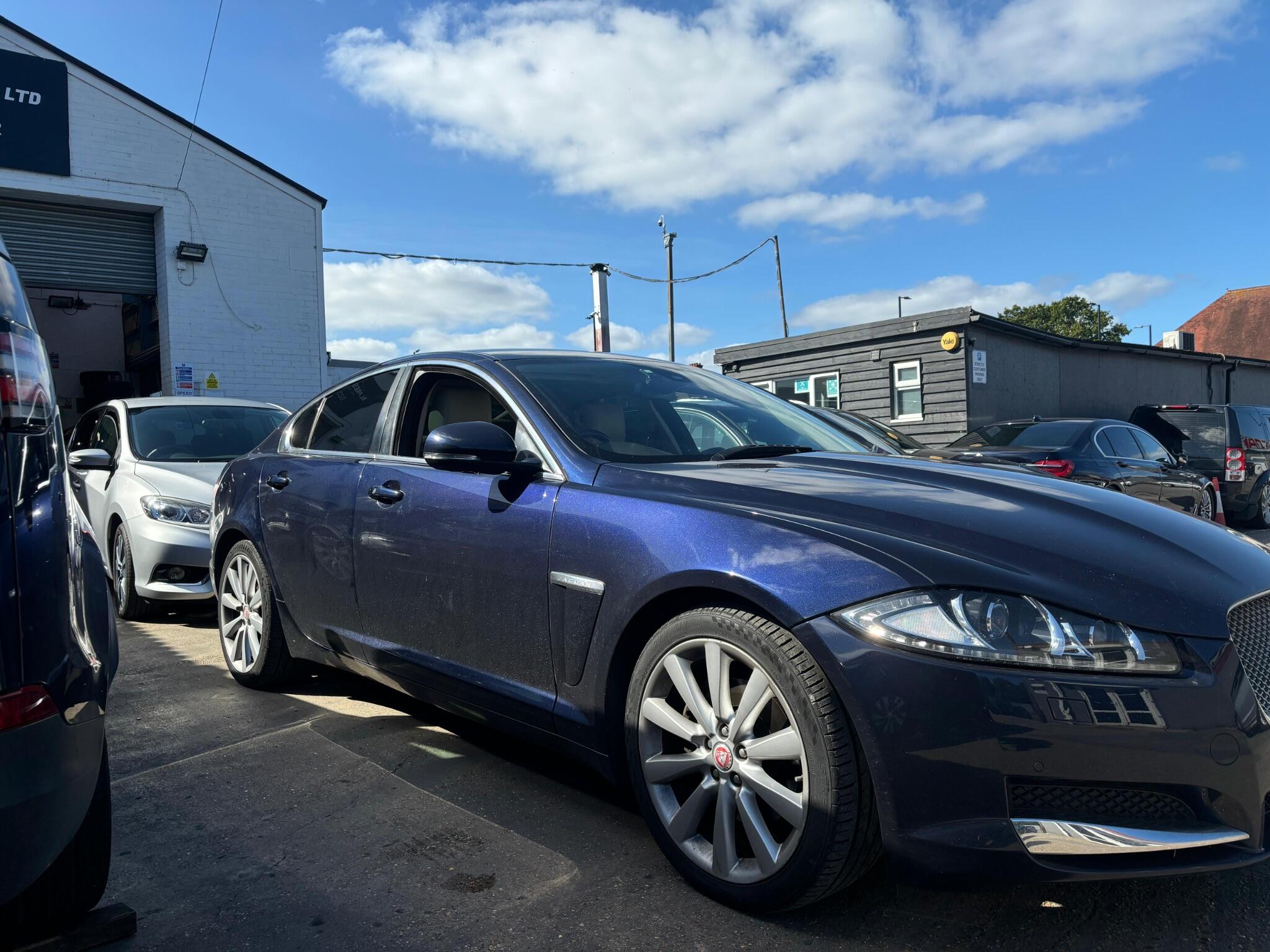 Jaguar XF view 23