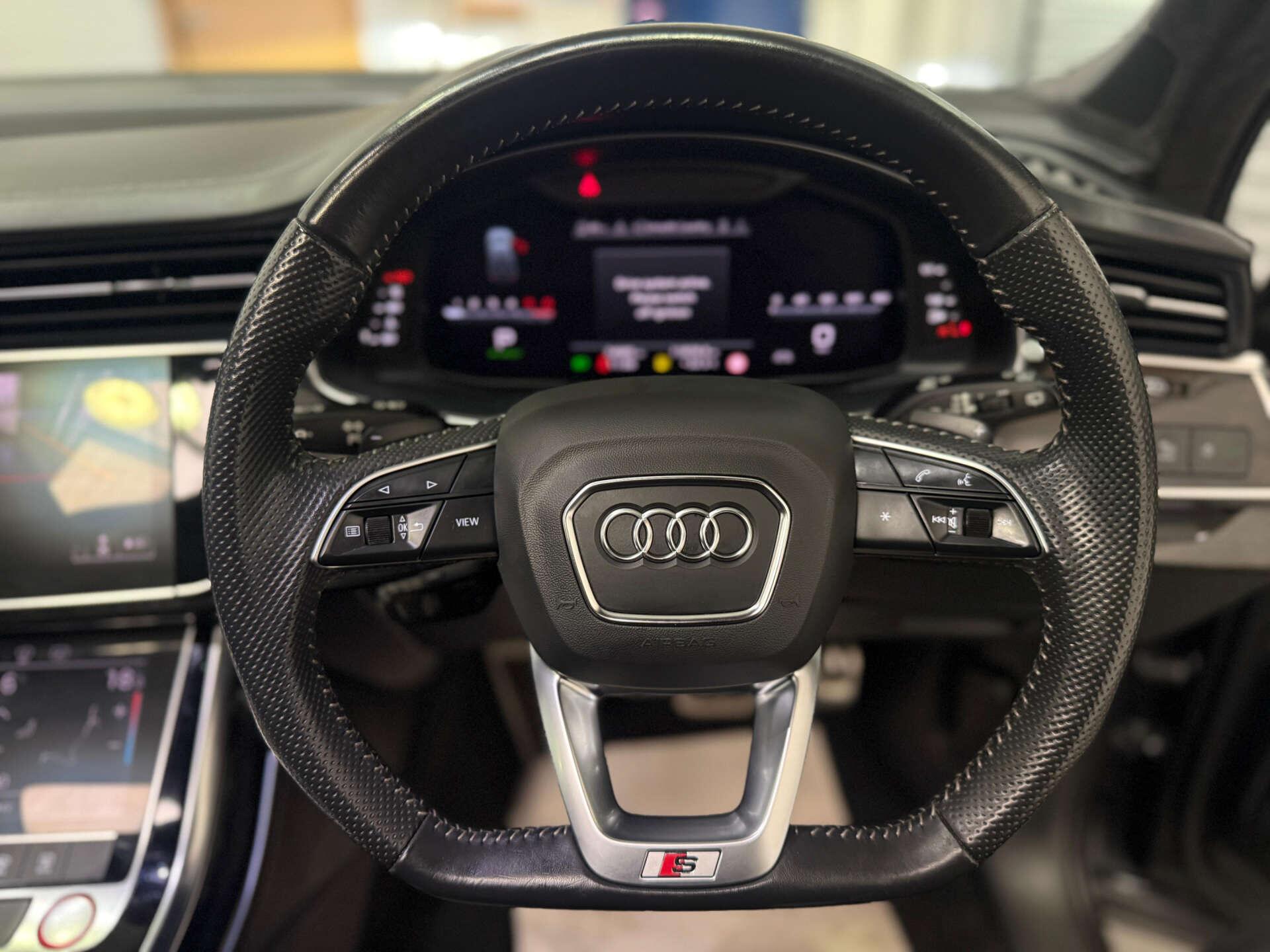 Audi SQ7 view 15