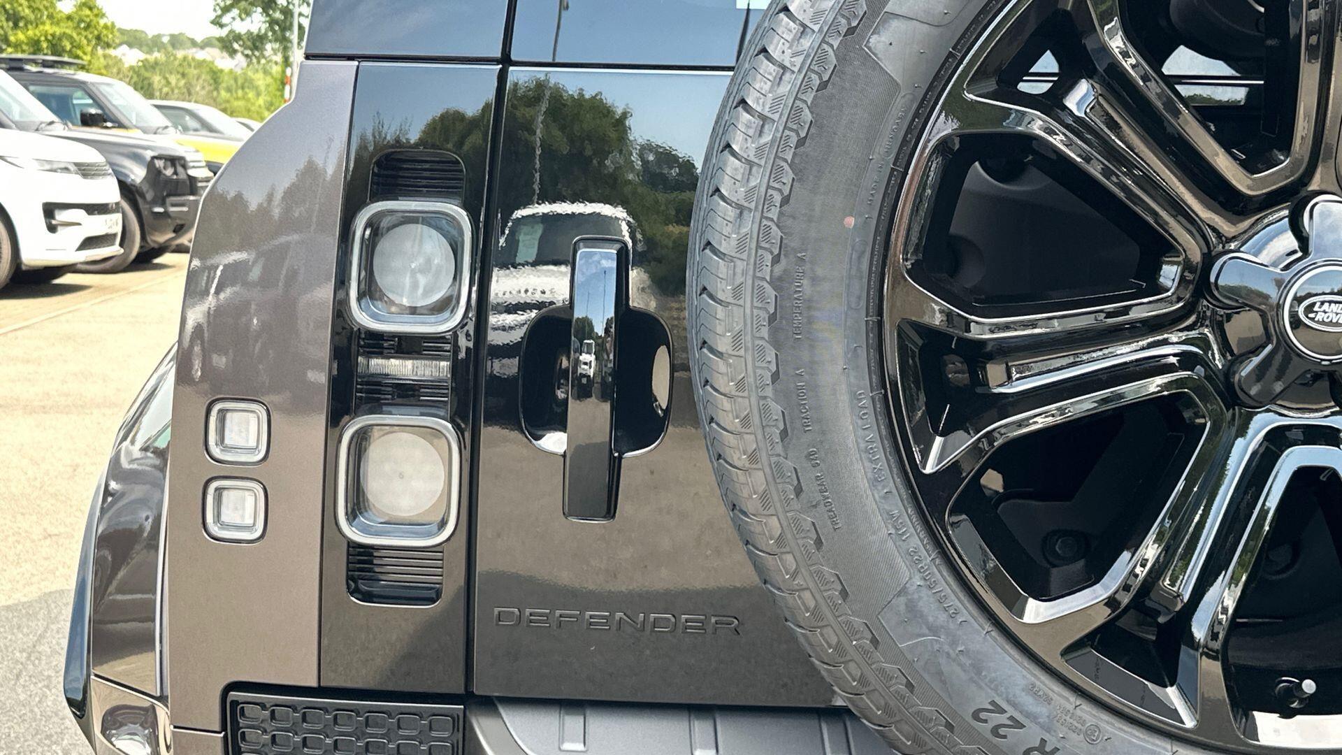 Land Rover Defender view 18