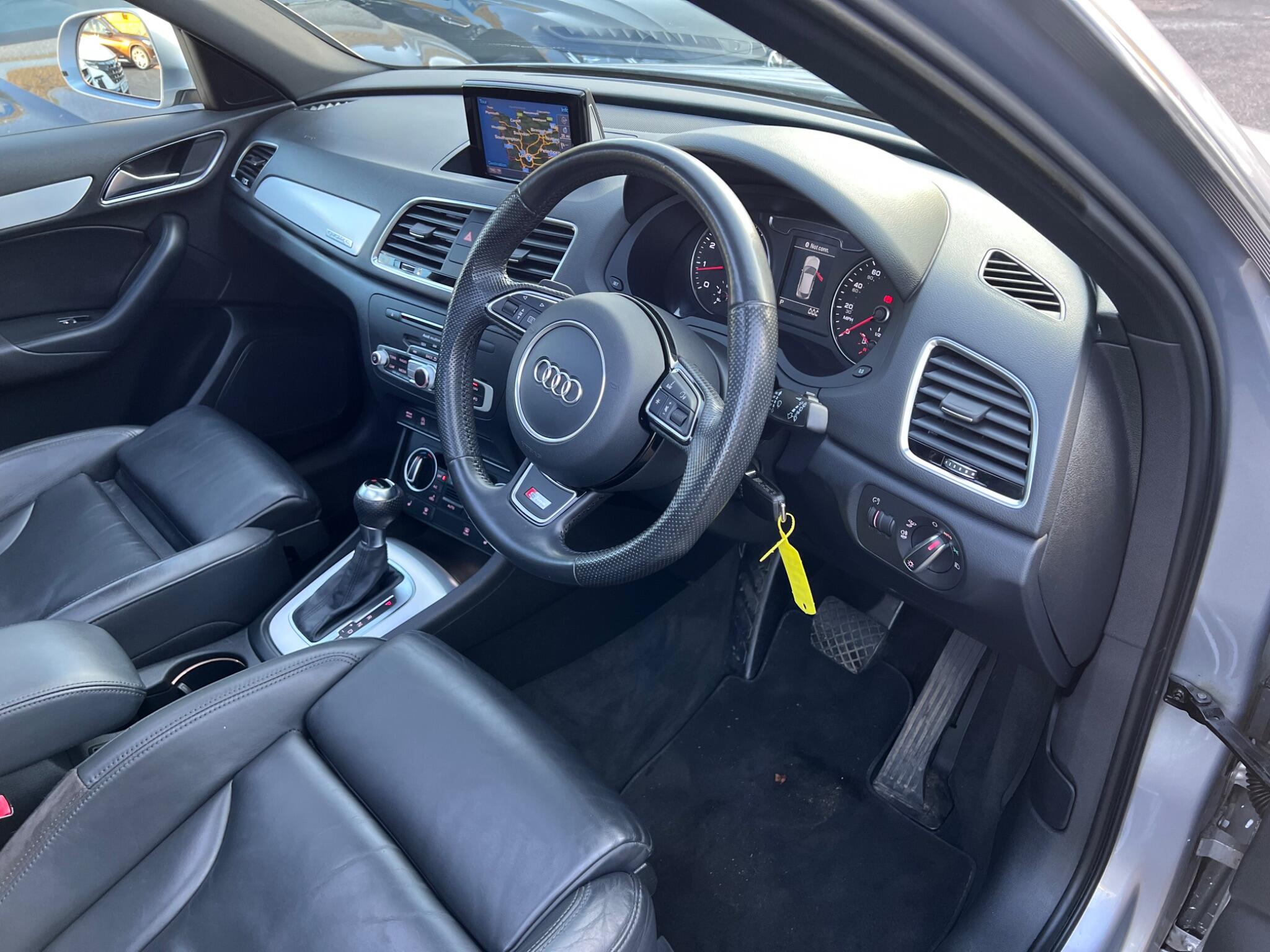 Audi Q3 view 19
