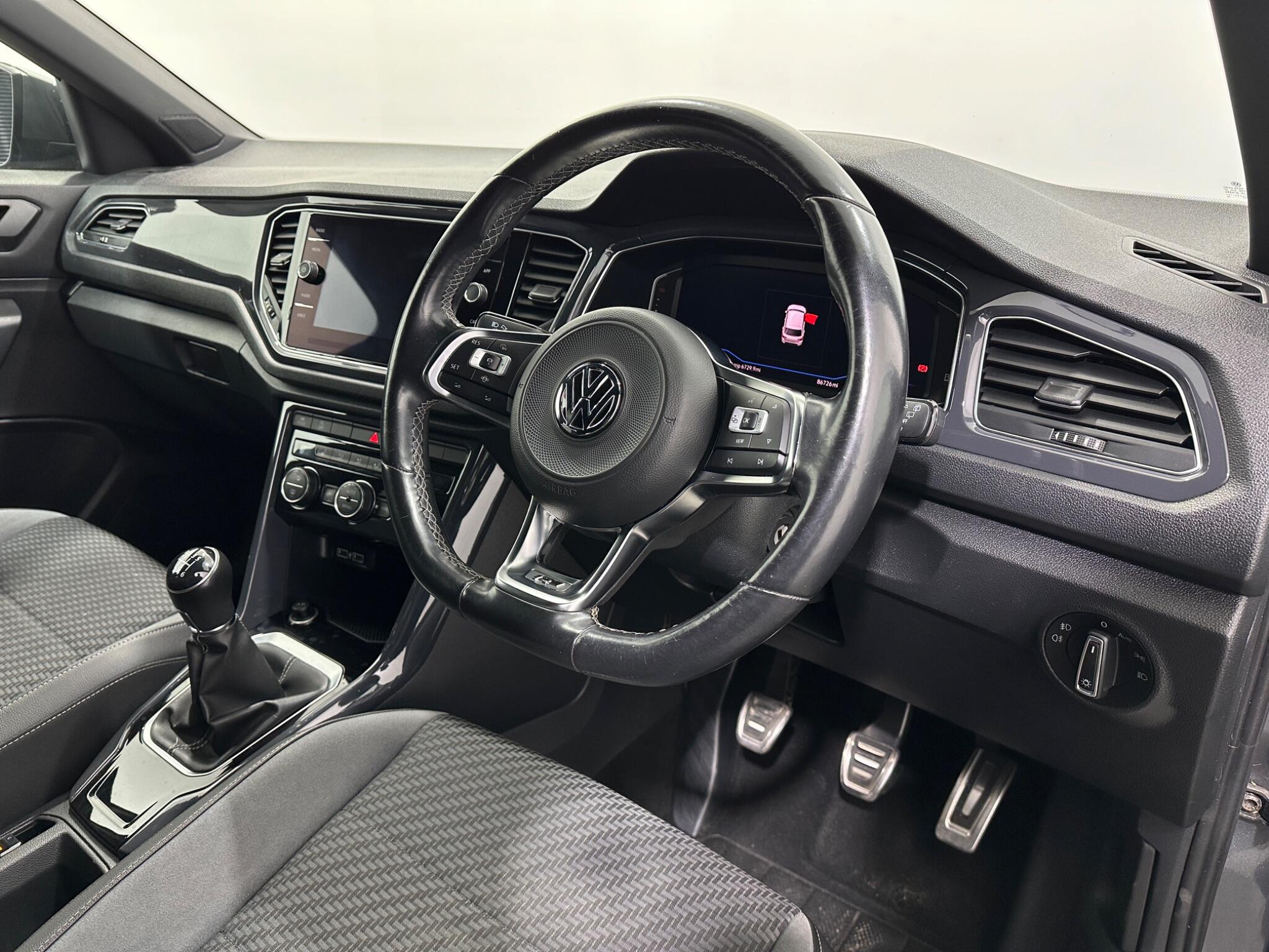 Volkswagen T-Roc view 11