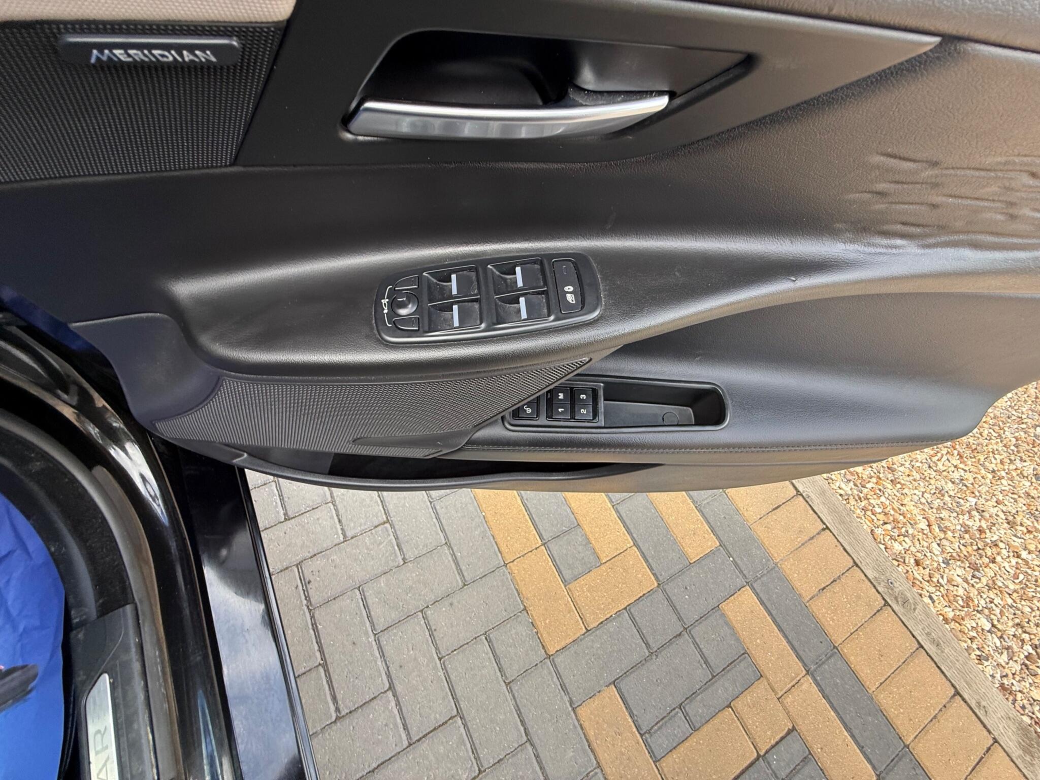 Jaguar Xe view 37