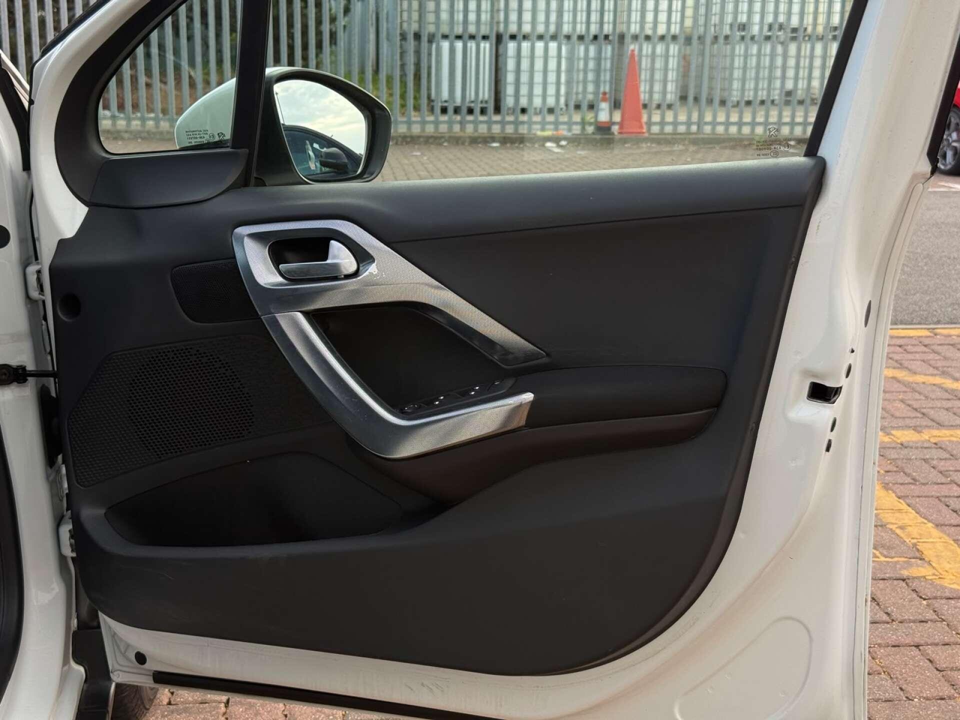 Peugeot 2008 view 20