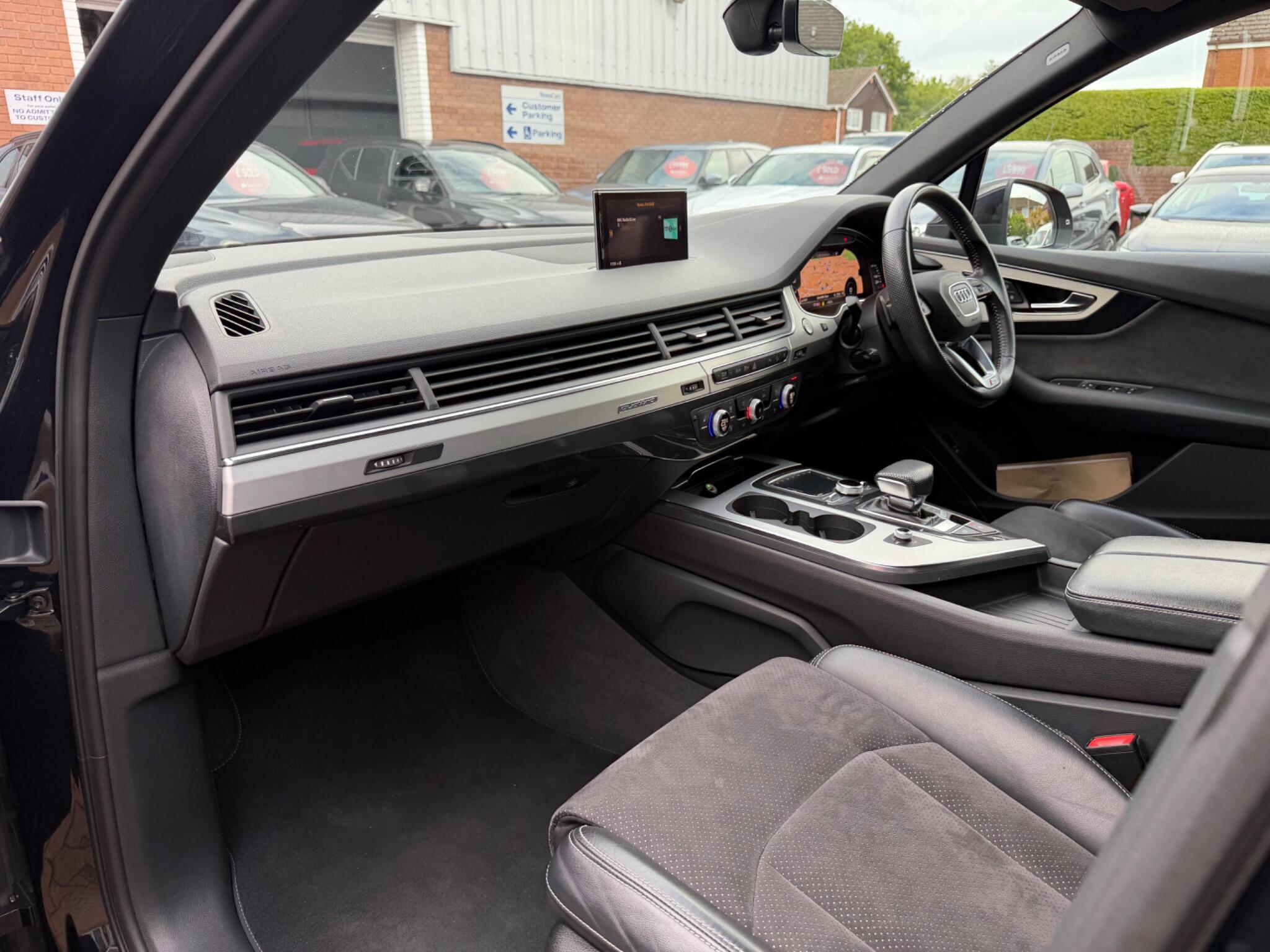 Audi Q7 view 68