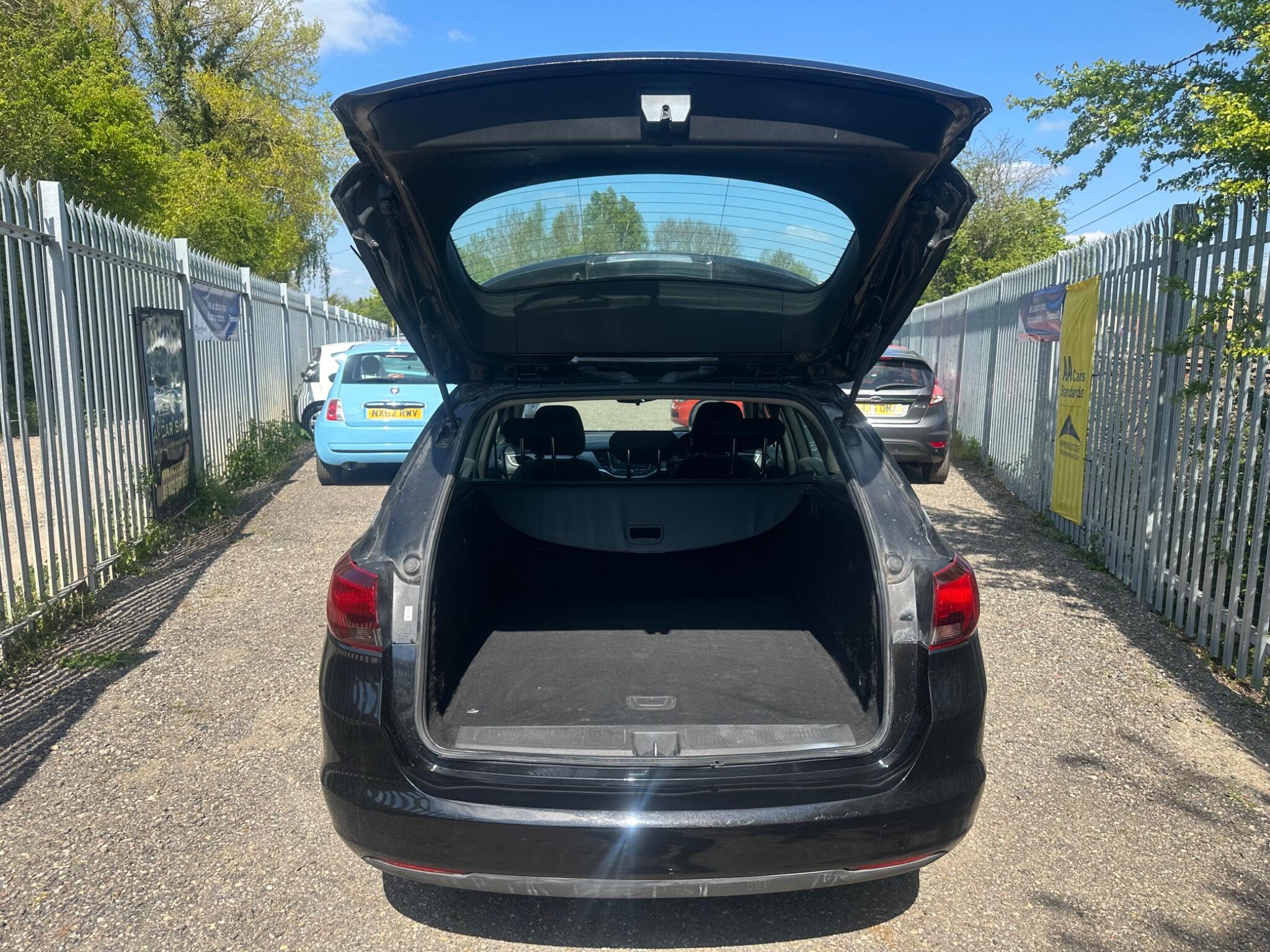 2016 Vauxhall Astra image 37