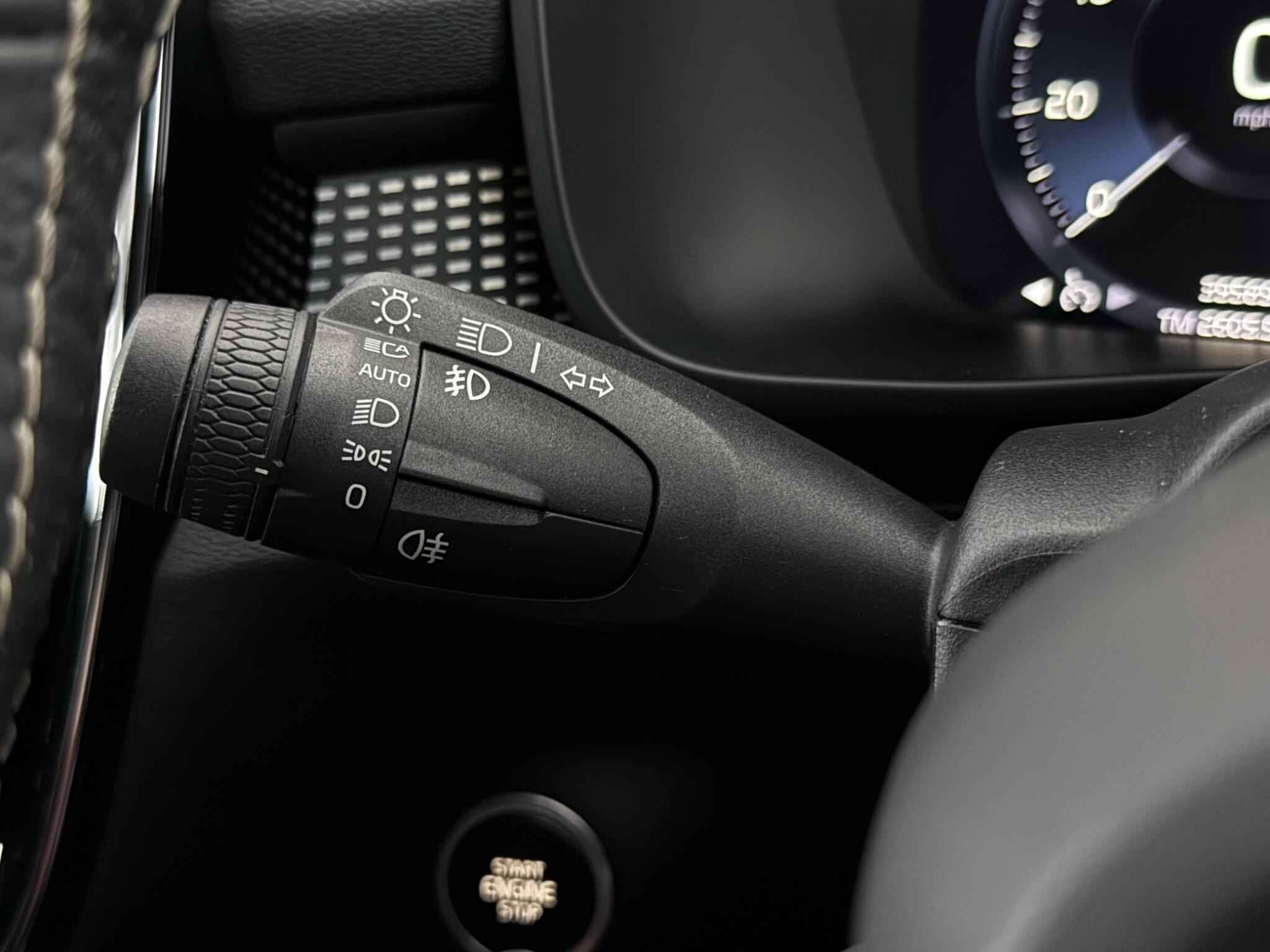 Volvo XC40 view 18