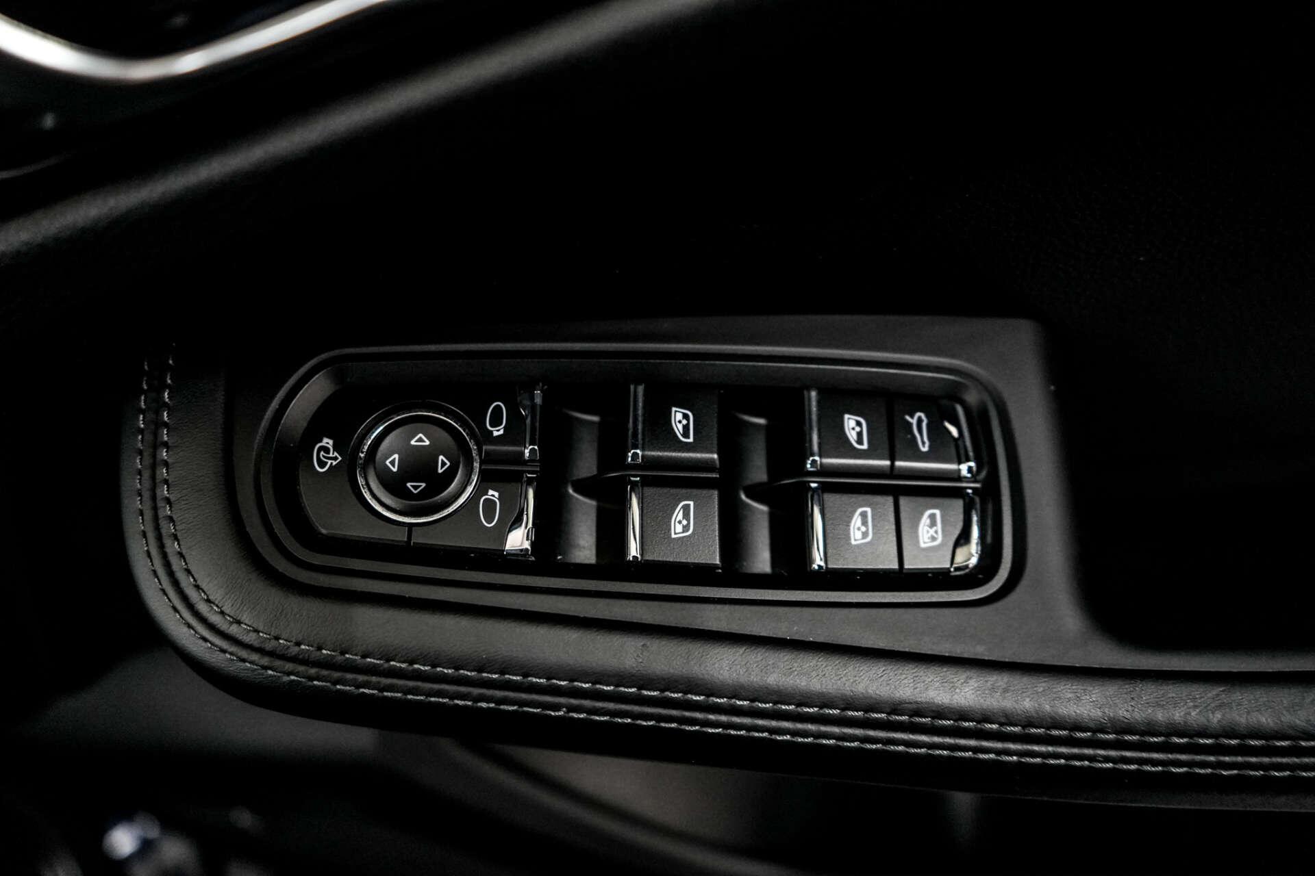 Porsche Macan view 27