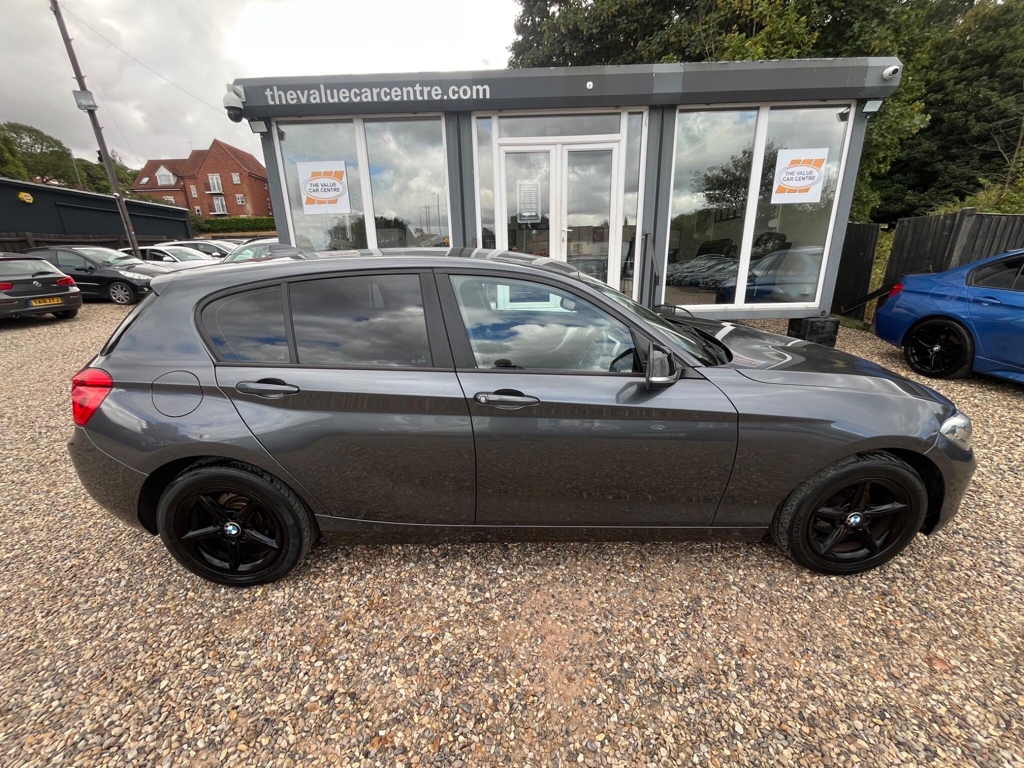 BMW 1 Series view 3