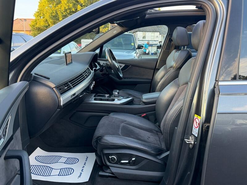 Audi Q7 view 23
