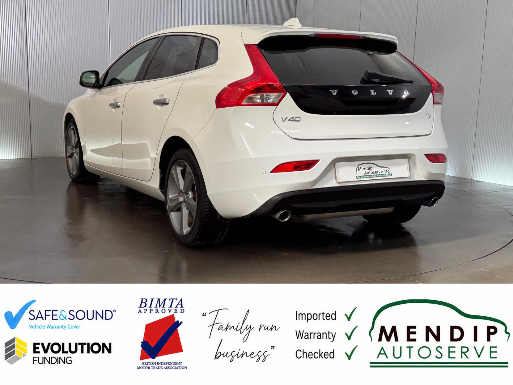 Volvo V40 view 18