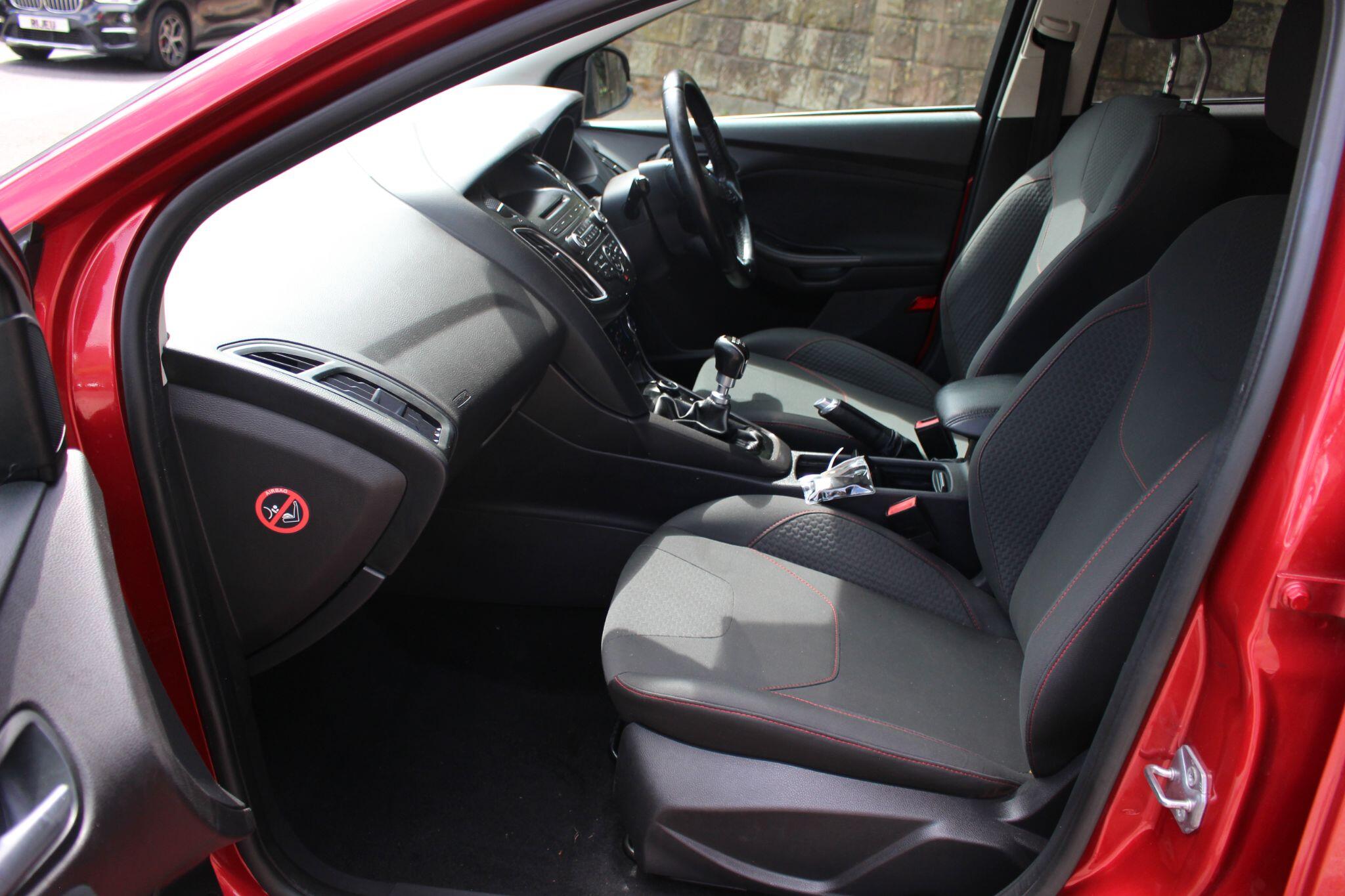 Ford Focus view 10