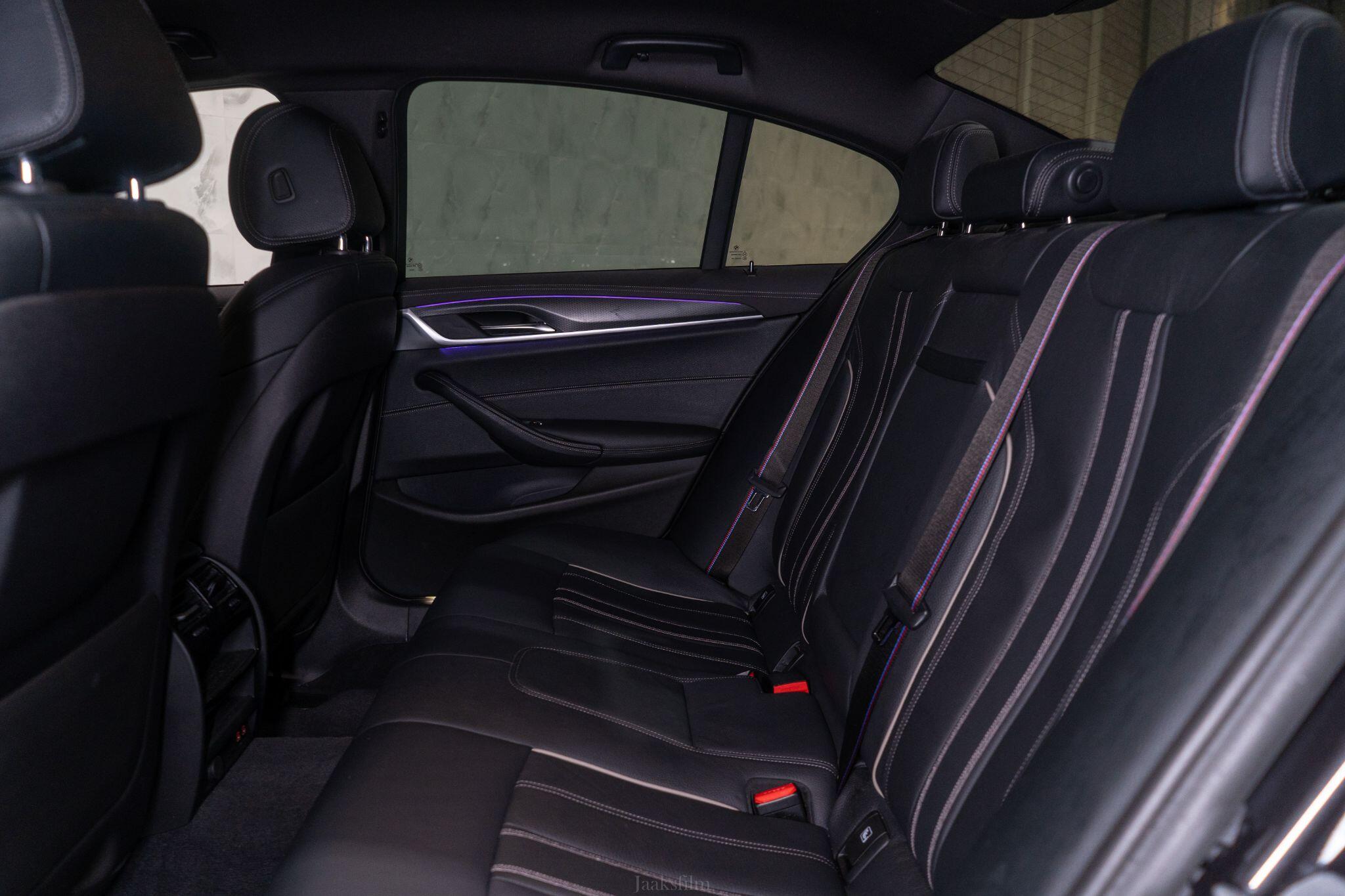 BMW 5 Series view 19