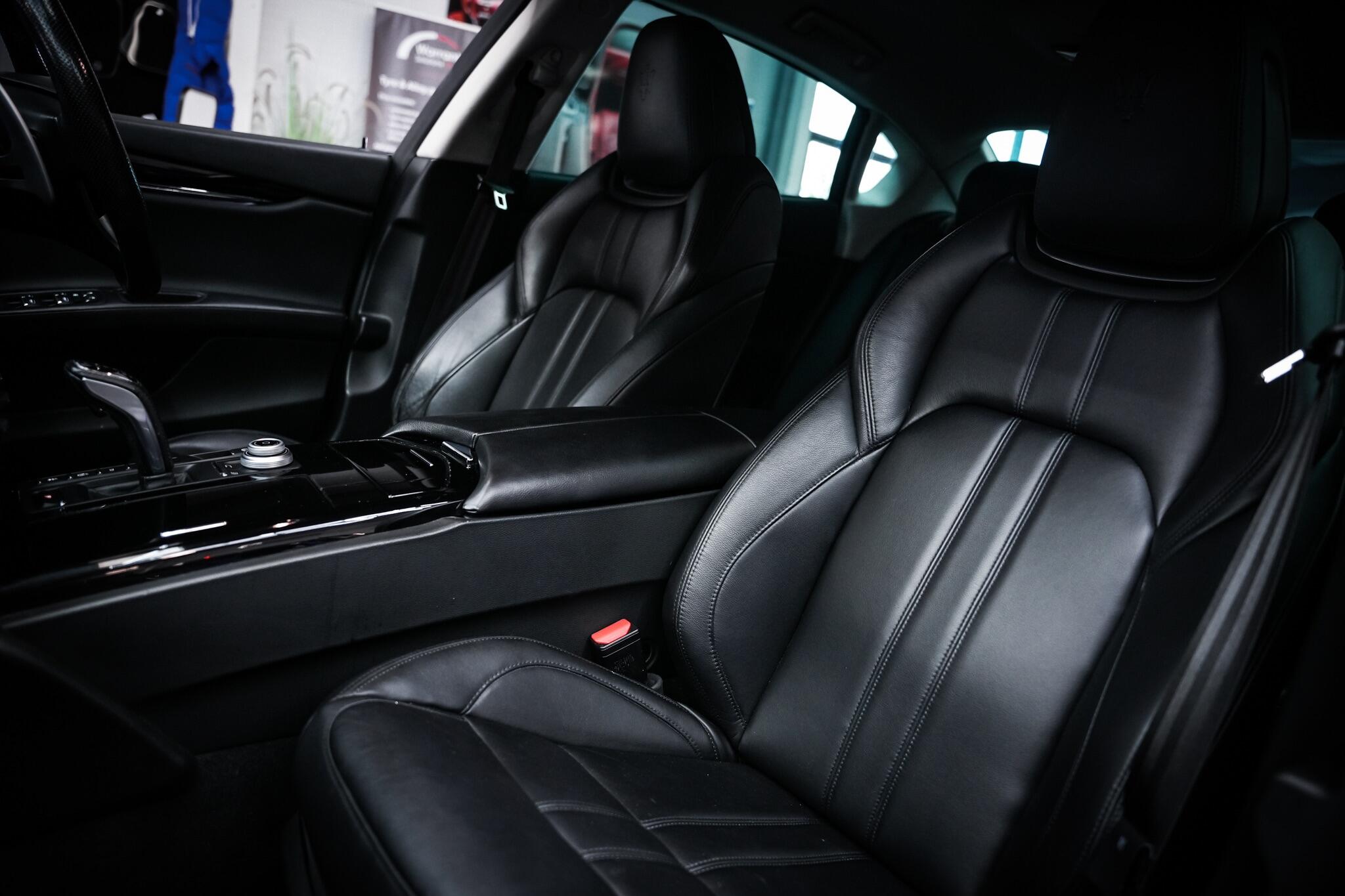 Maserati Quattroporte view 23
