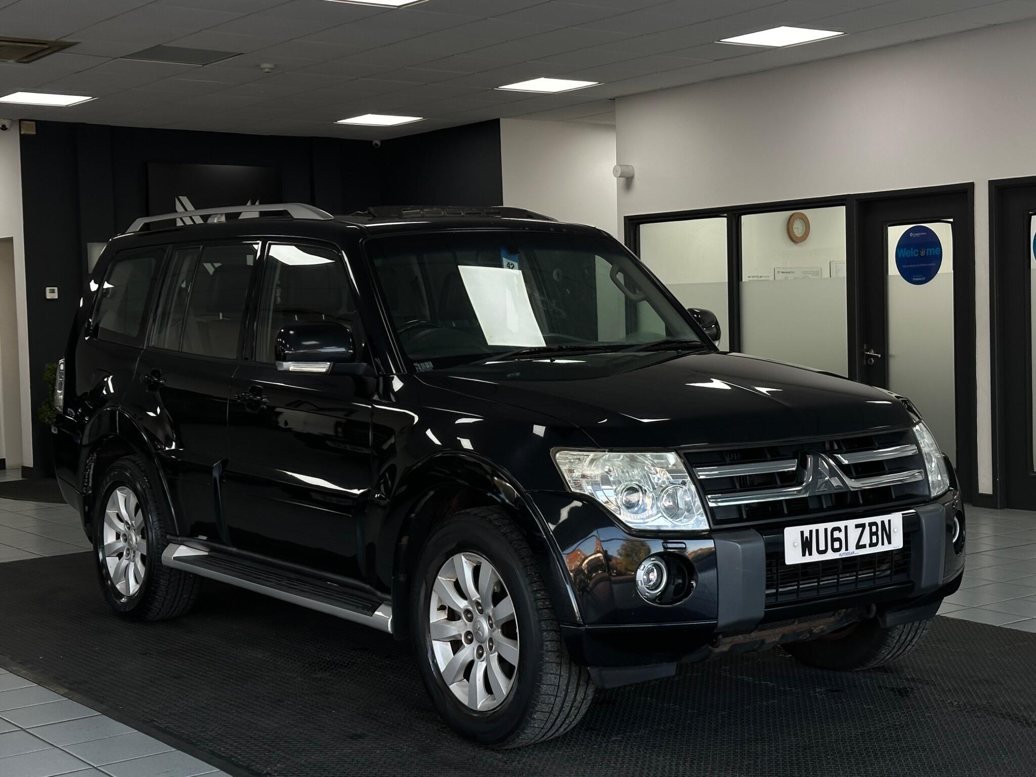 Mitsubishi Shogun view 3