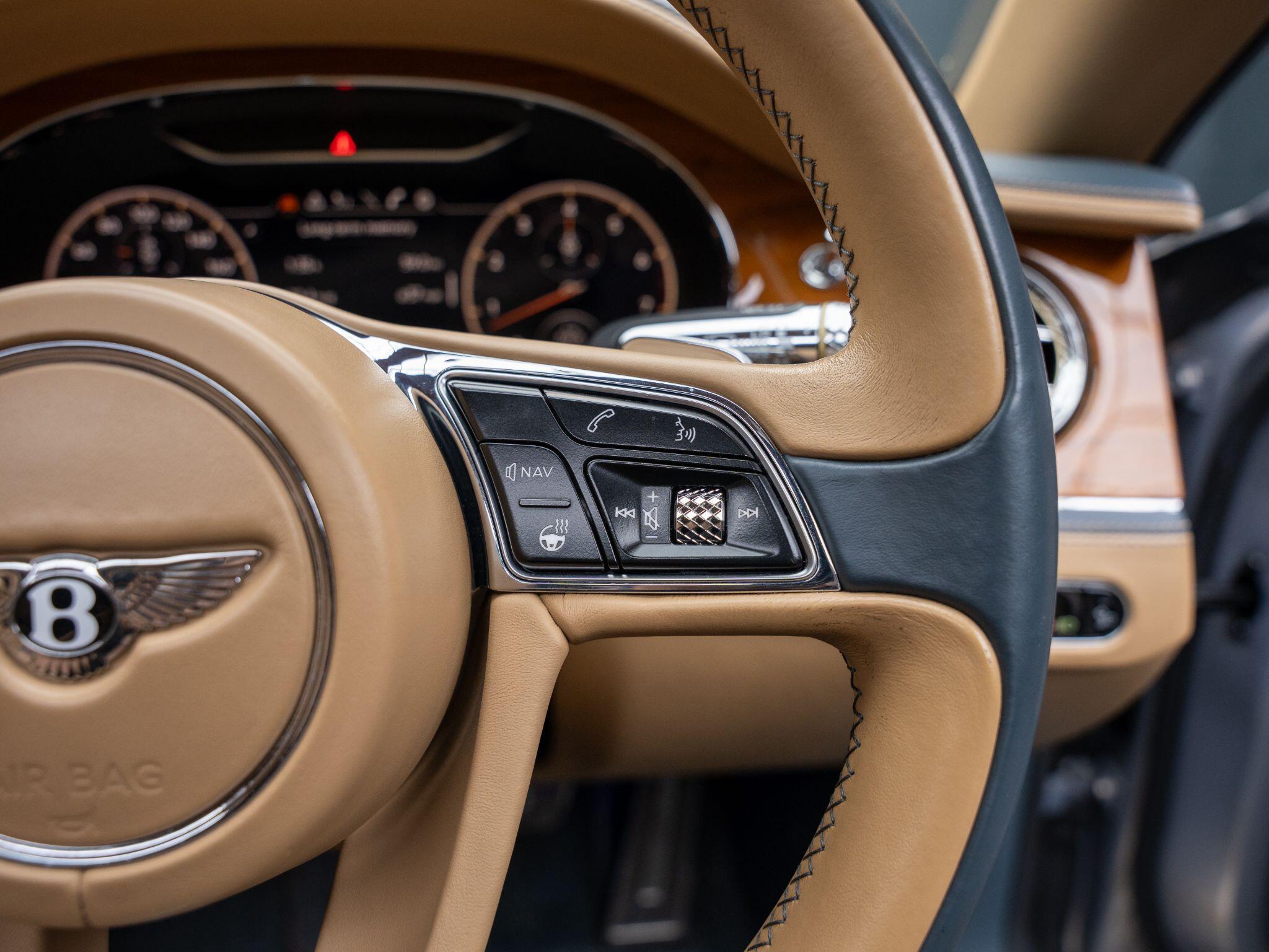 Bentley Flying Spur view 24
