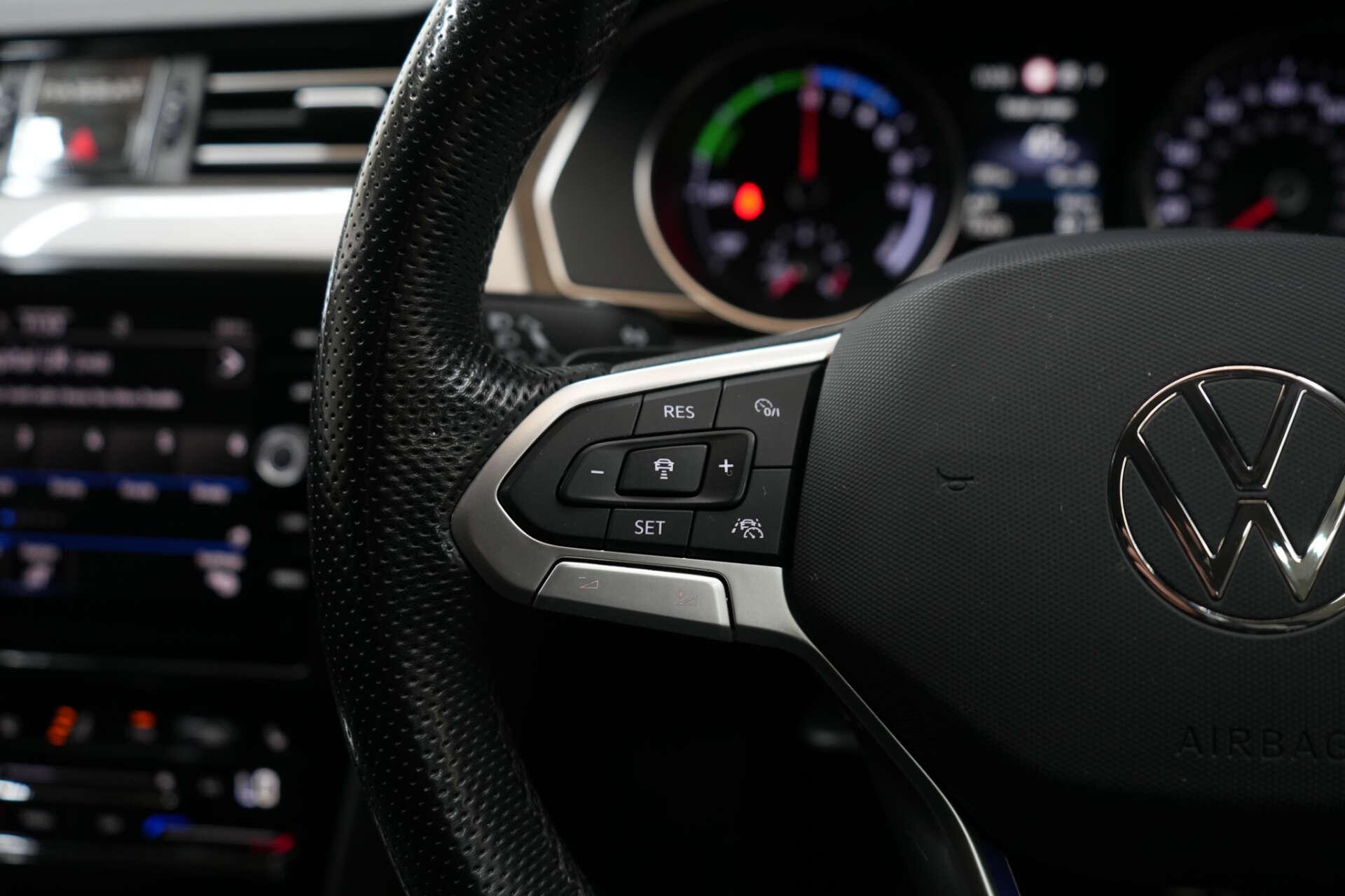 Volkswagen Passat view 38