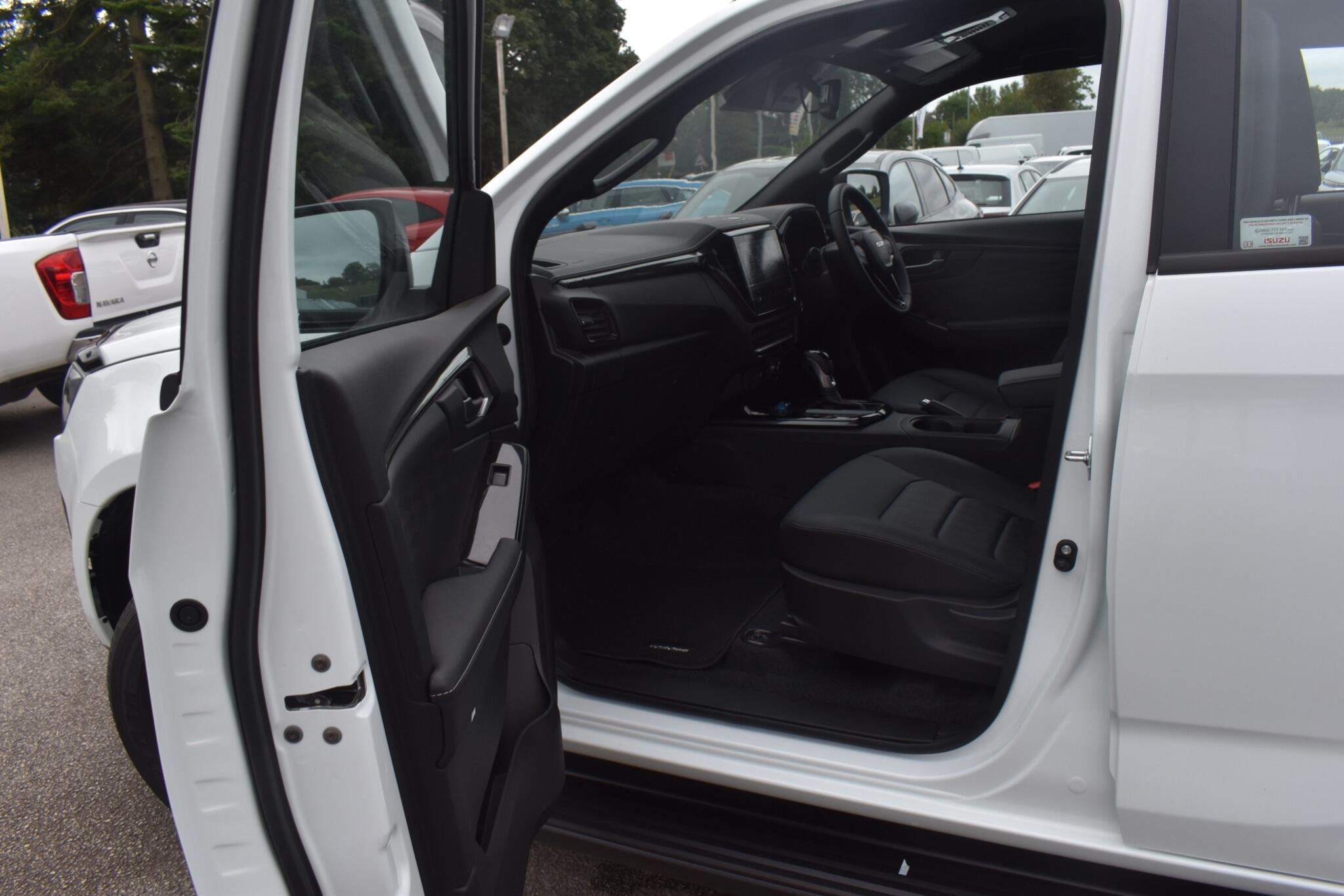 D-Max - 1.9 TD V-Cross Auto 4WD Euro 6 (s/s) 4dr - Image 4