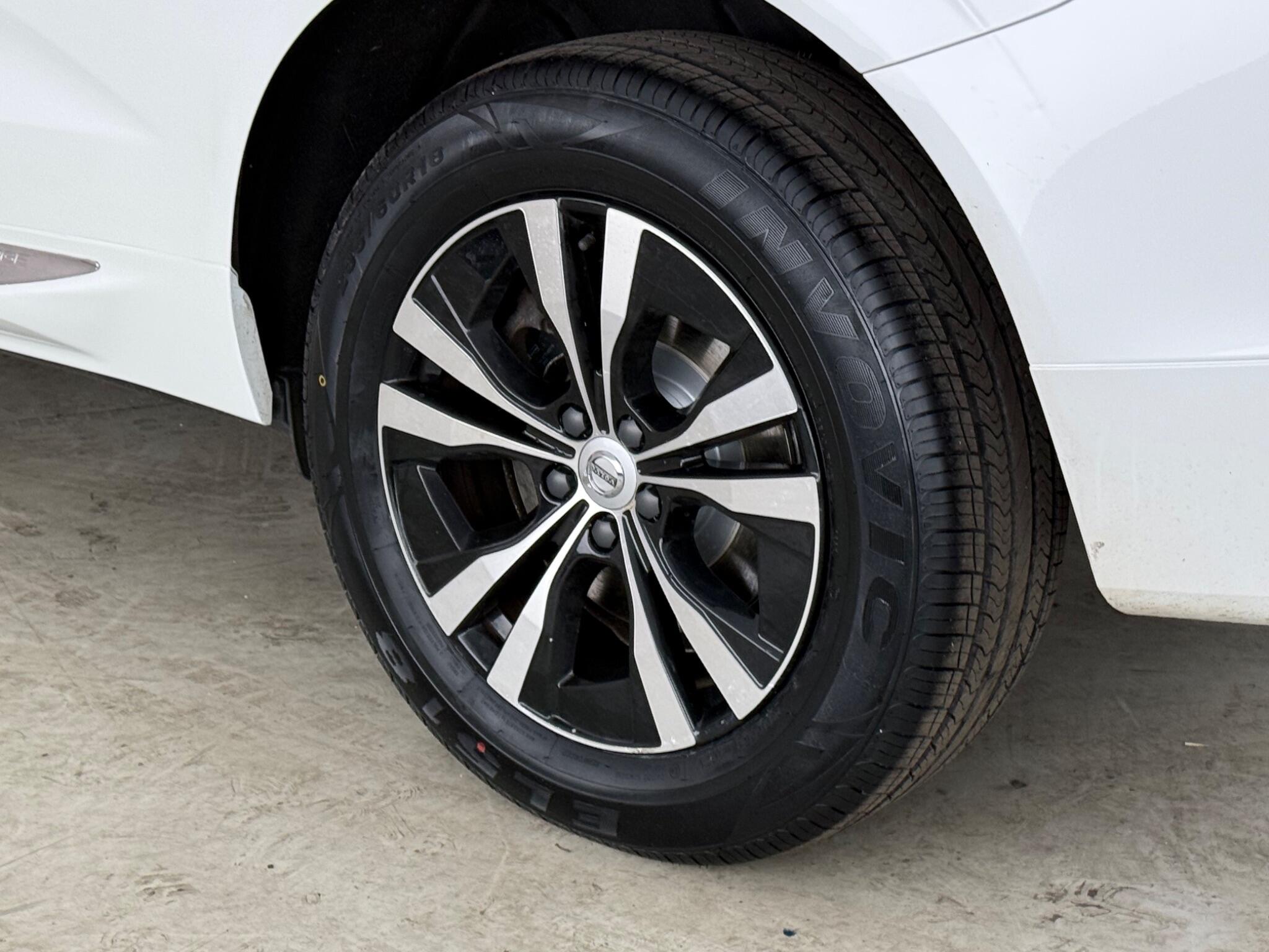 Volvo XC60 view 9