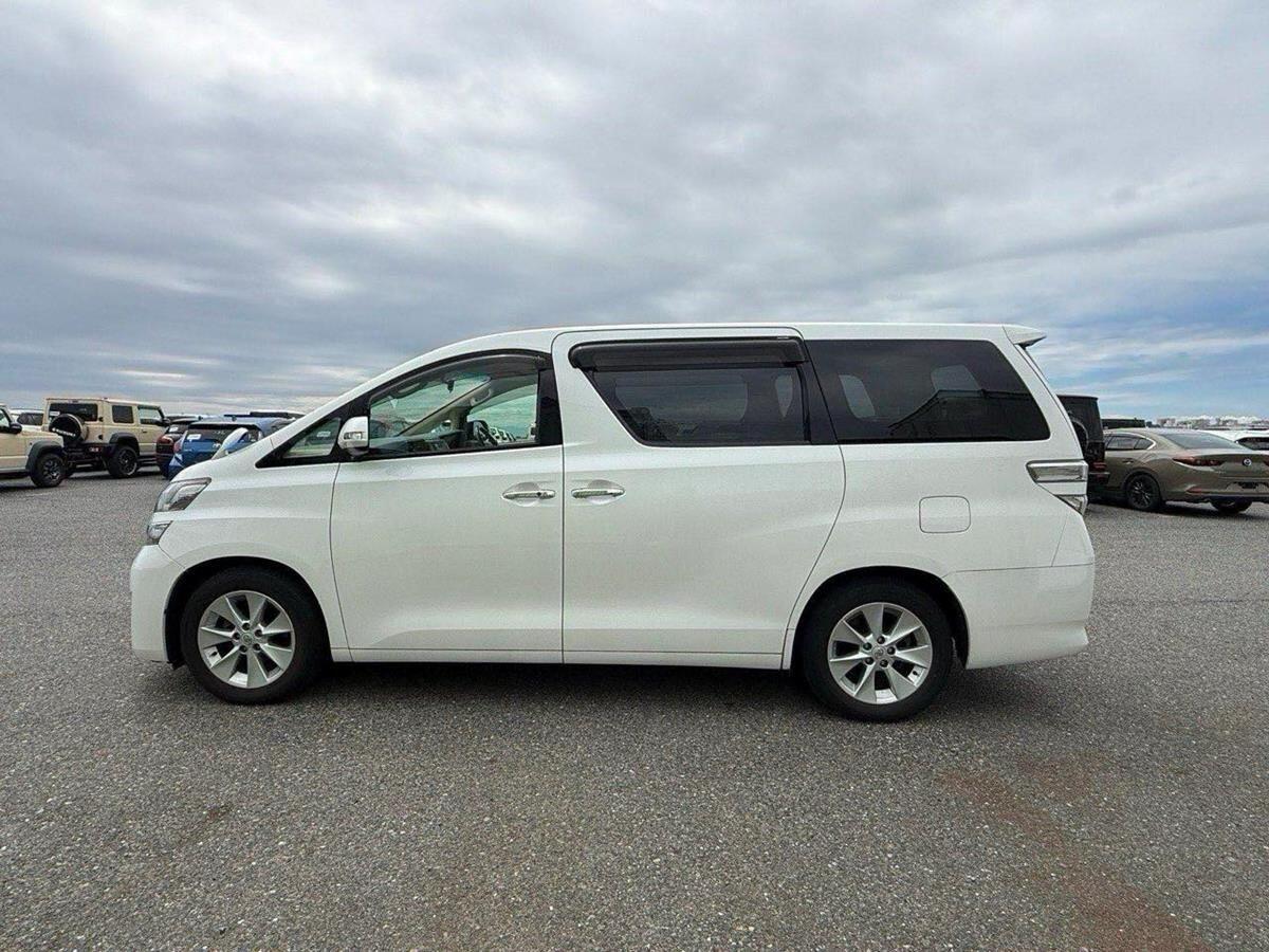 Toyota Vellfire view 5