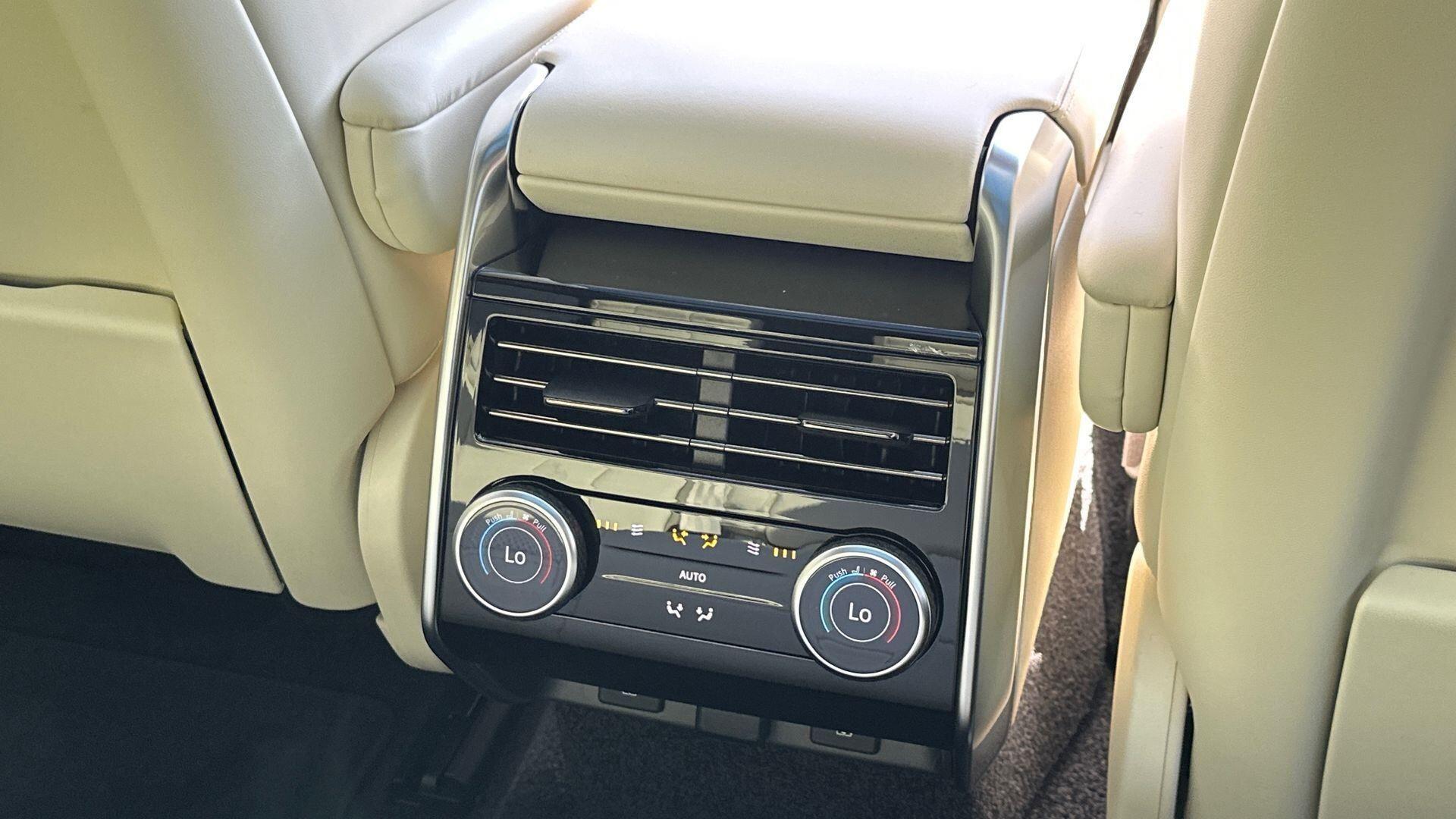 Land Rover Range Rover view 18
