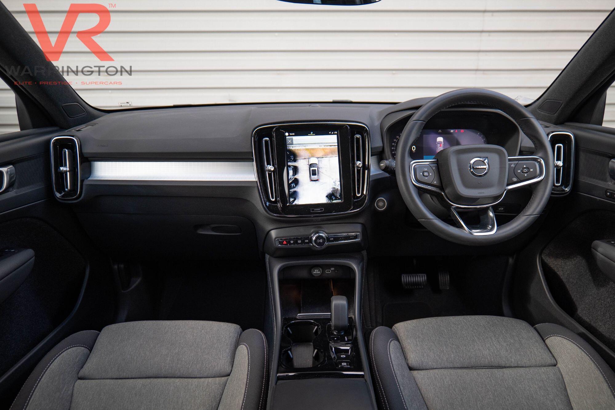Volvo XC40 view 2