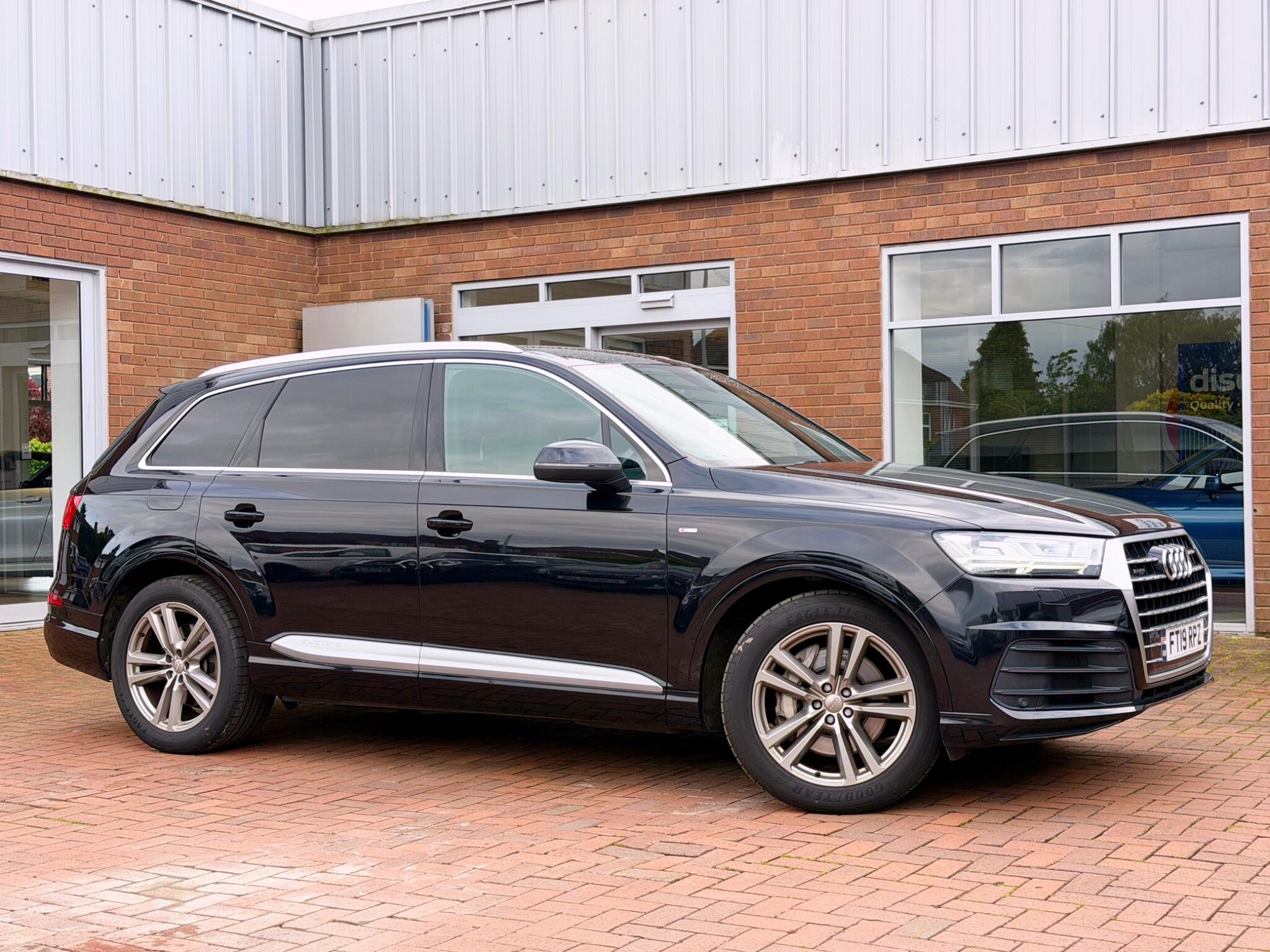 Audi Q7 view 96