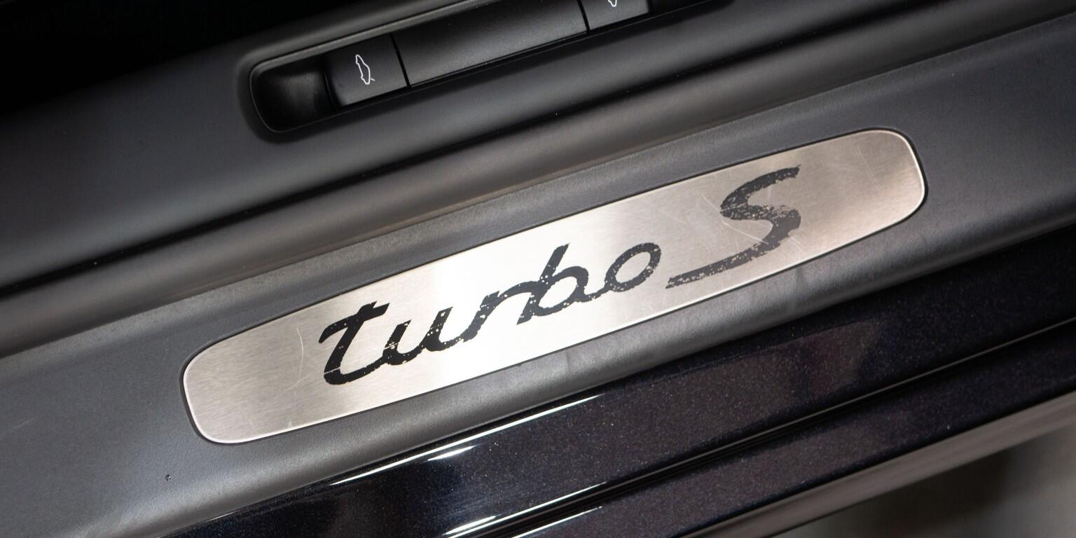 Porsche 911 view 22