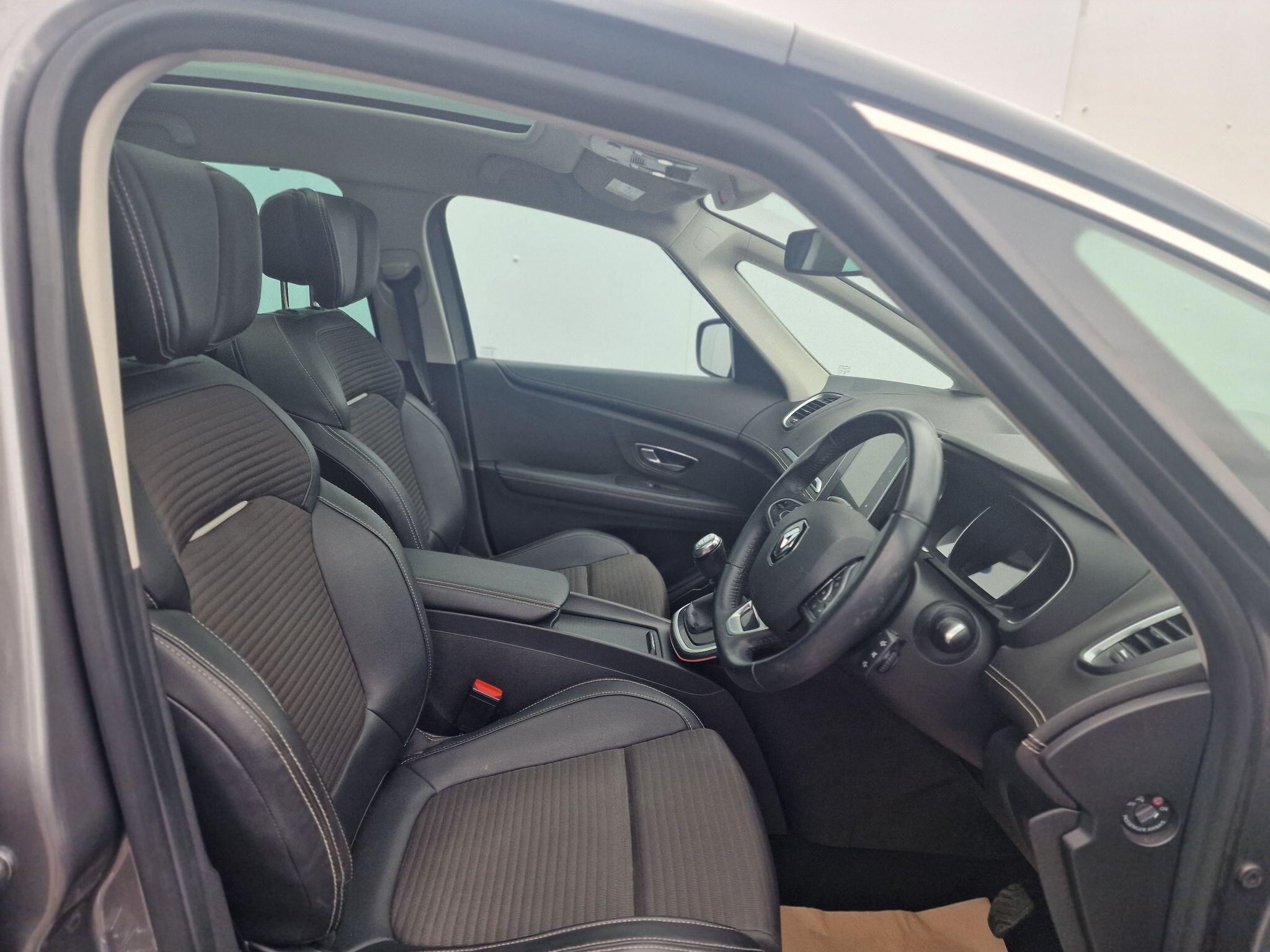 Renault Scenic view 14