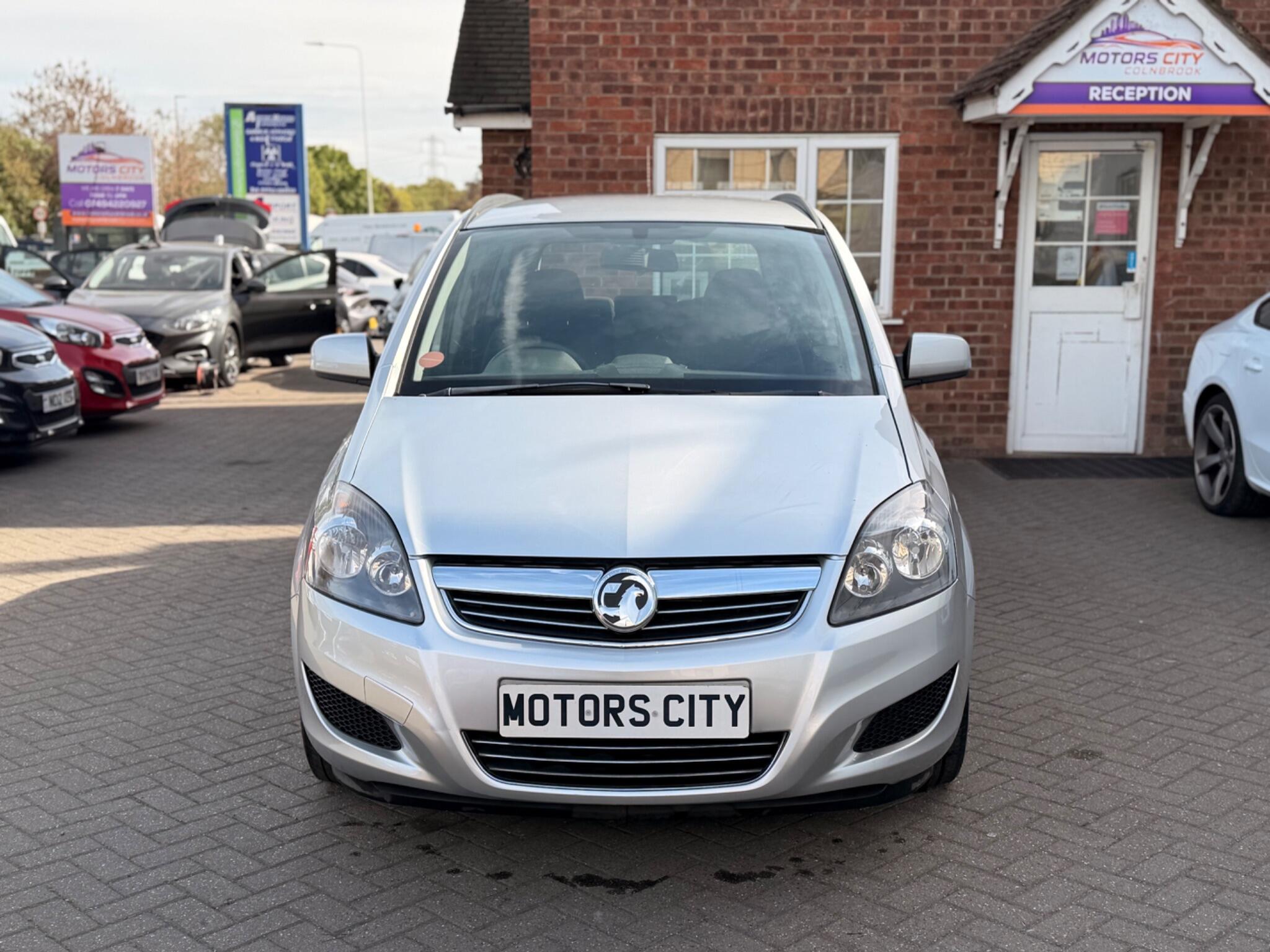 Vauxhall Zafira view 3
