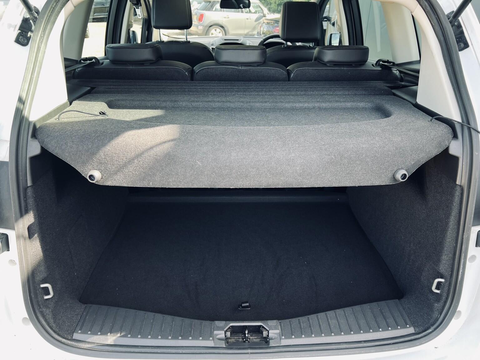 Ford C-Max view 34