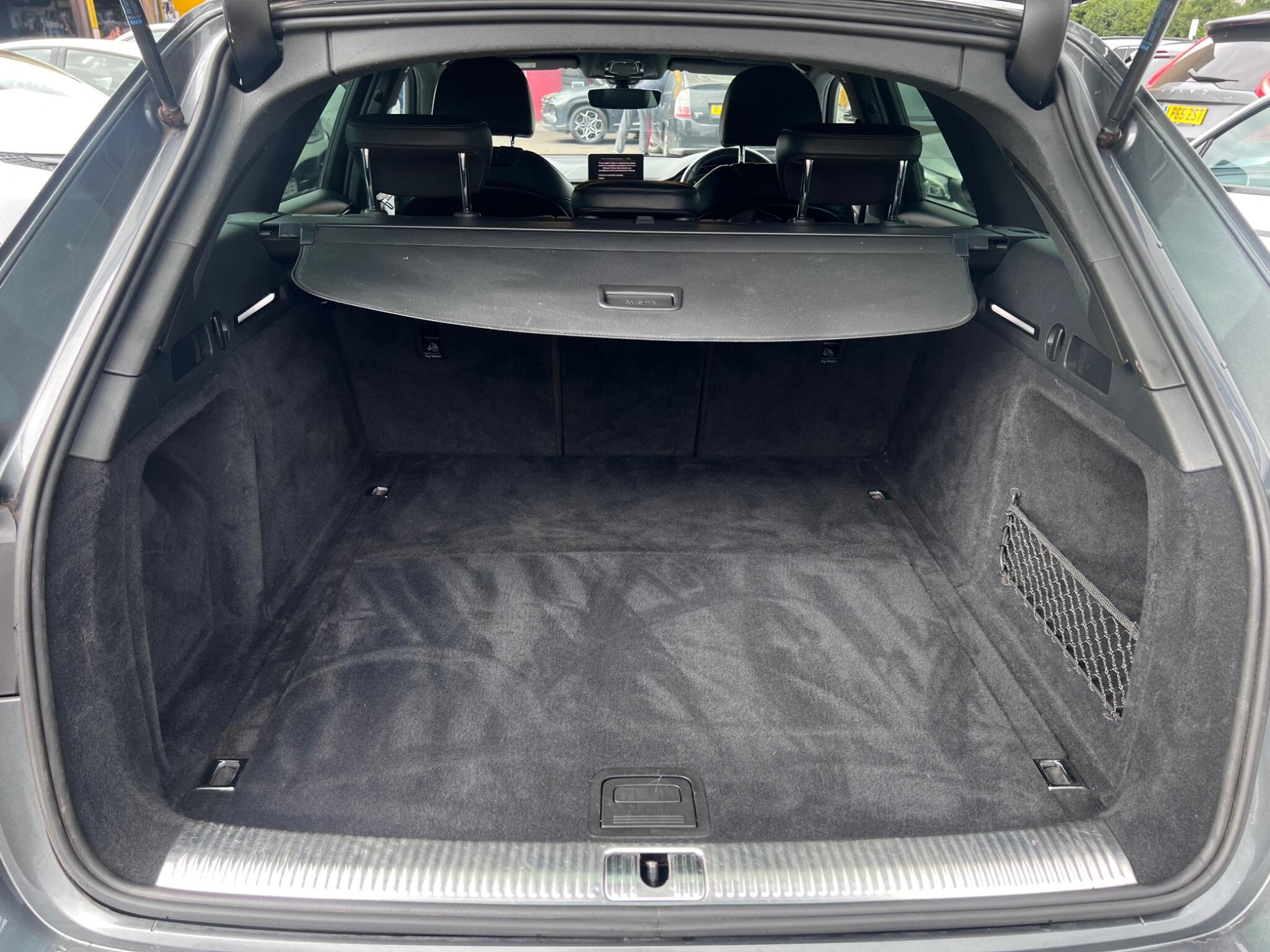 Audi A4 Avant view 38