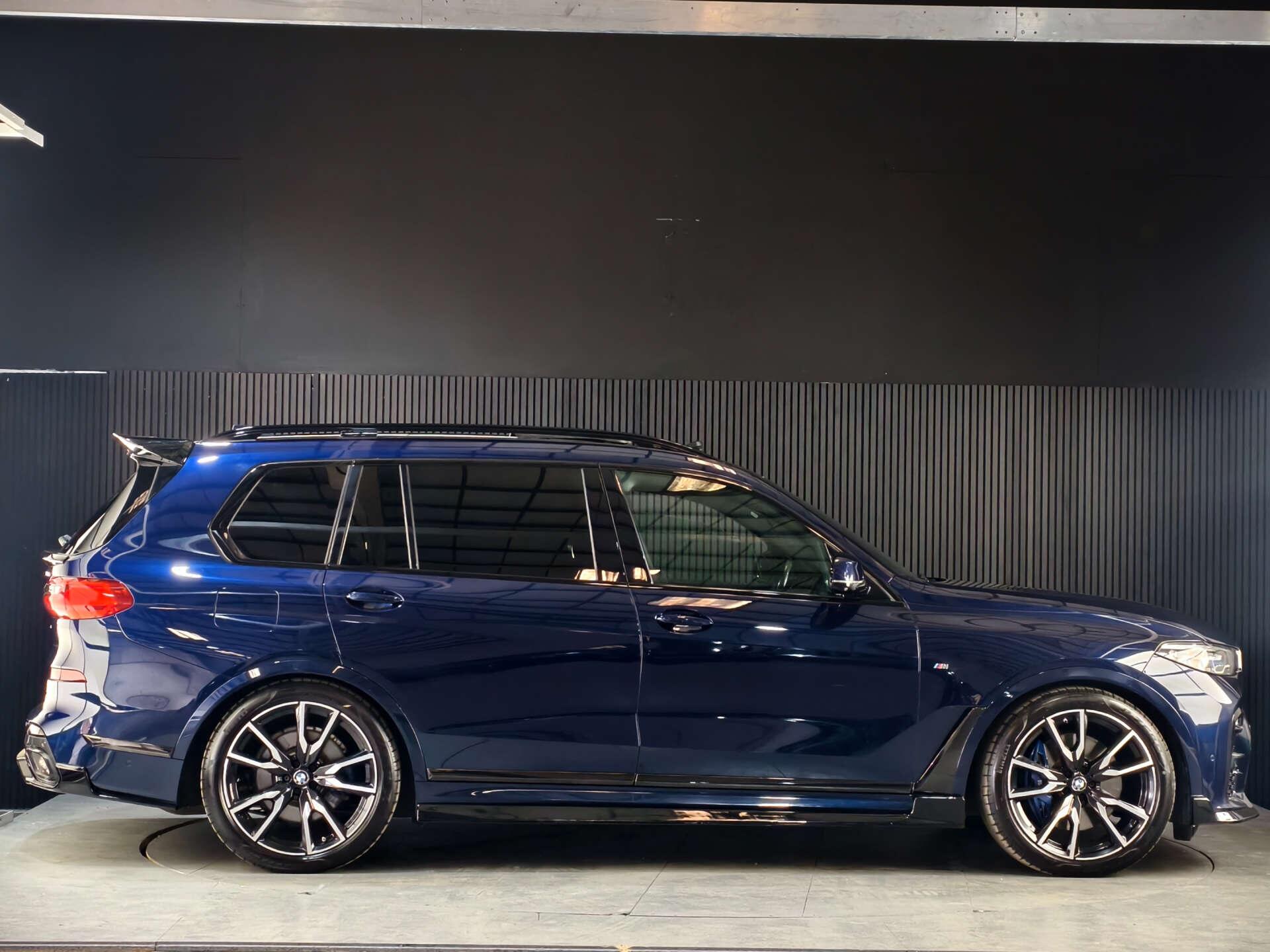 BMW X7 view 18