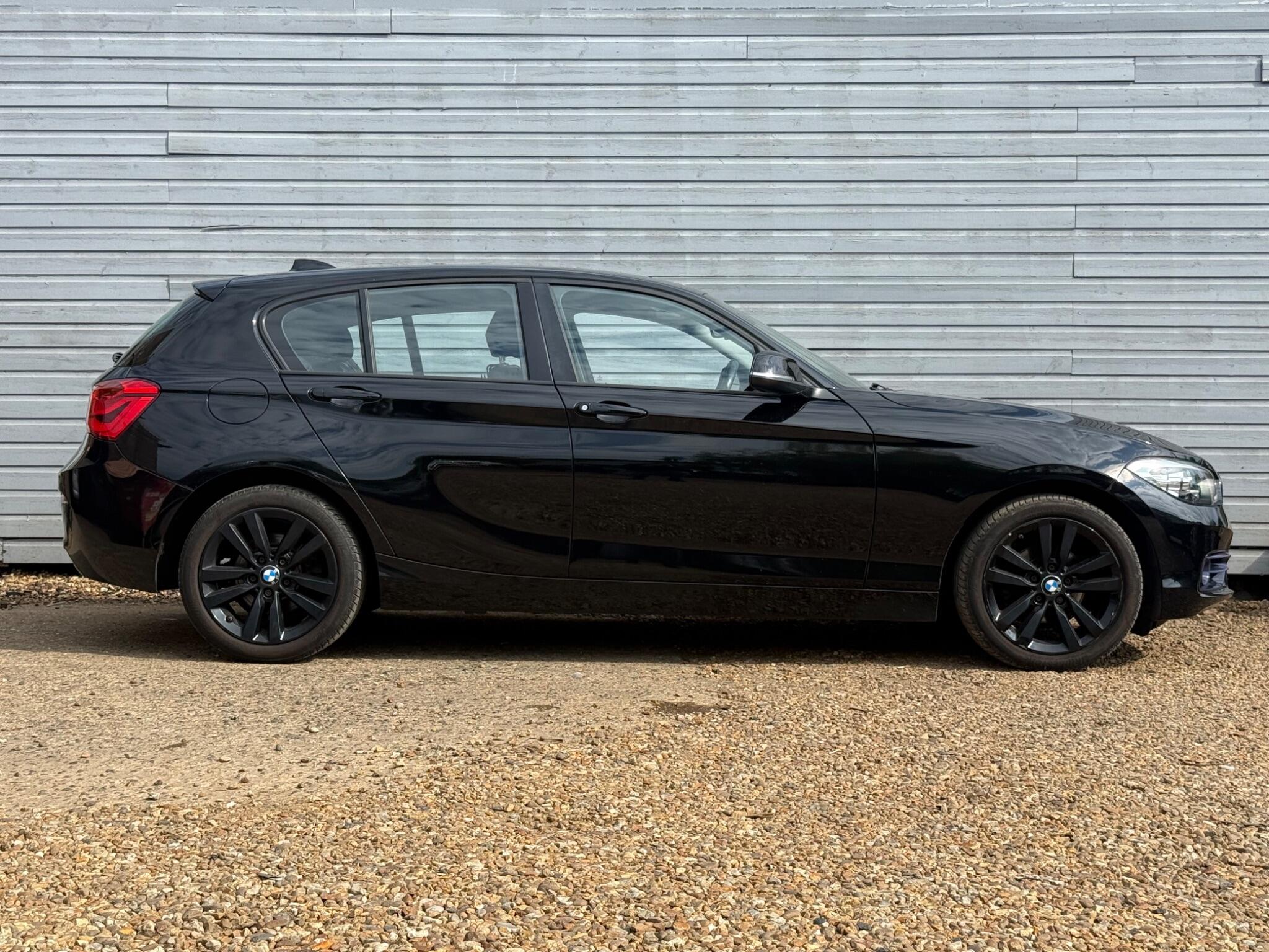 BMW 1 Series view 11