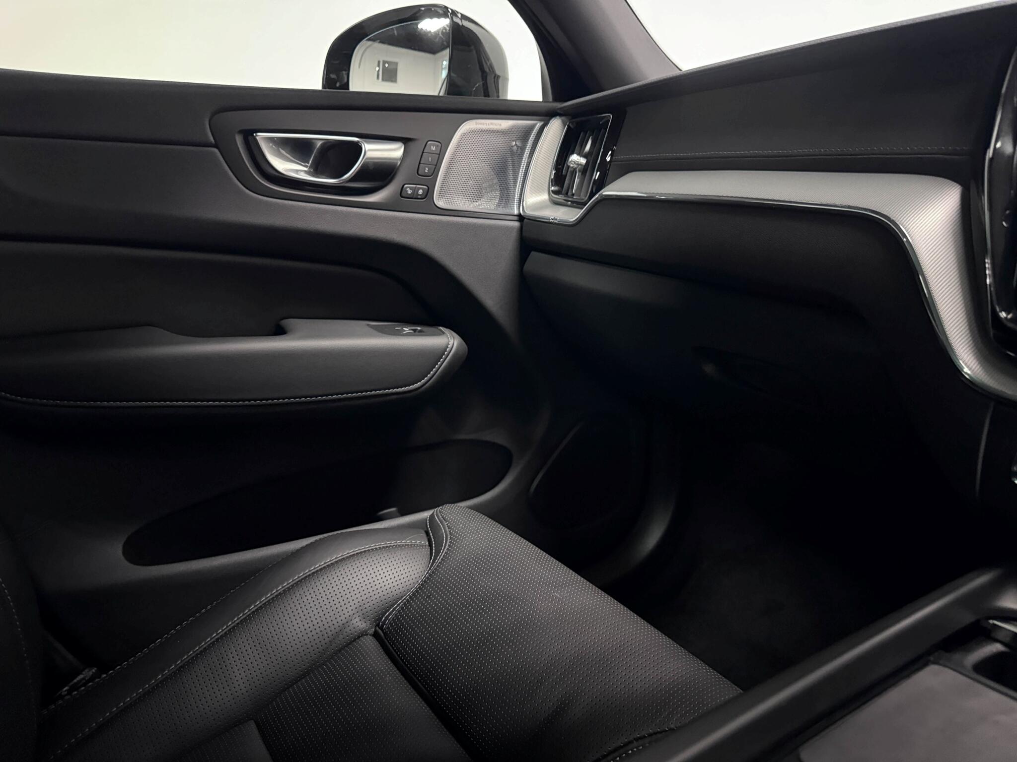 Volvo XC60 view 38