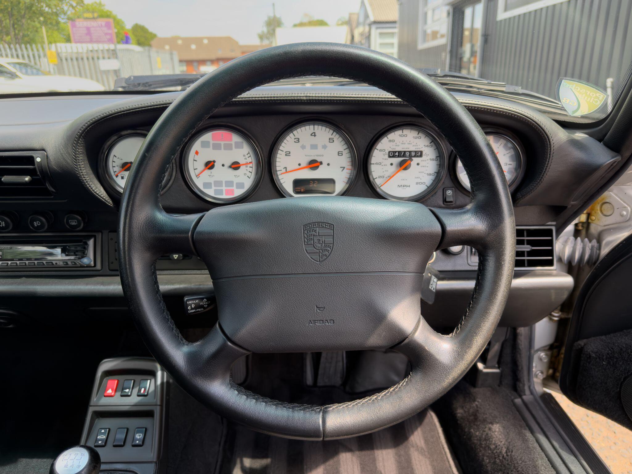Porsche 911 view 8