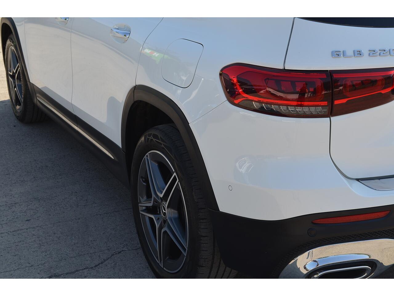 Mercedes-Benz GLB view 31