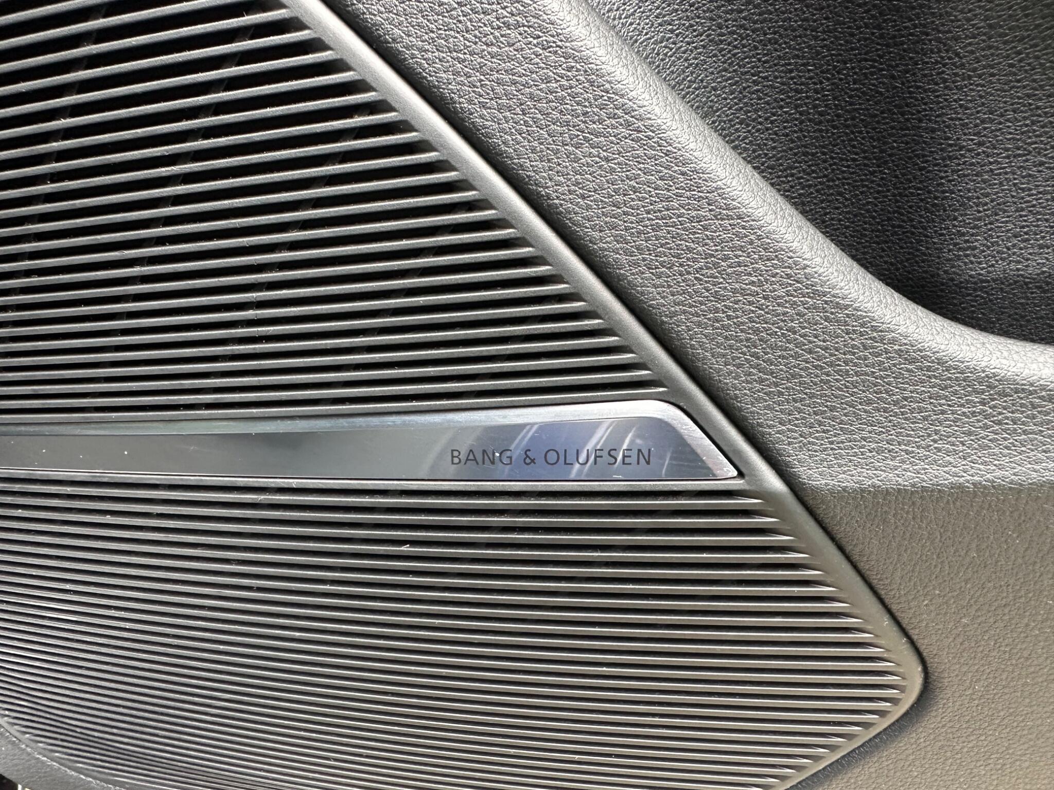 Audi Q8 view 31