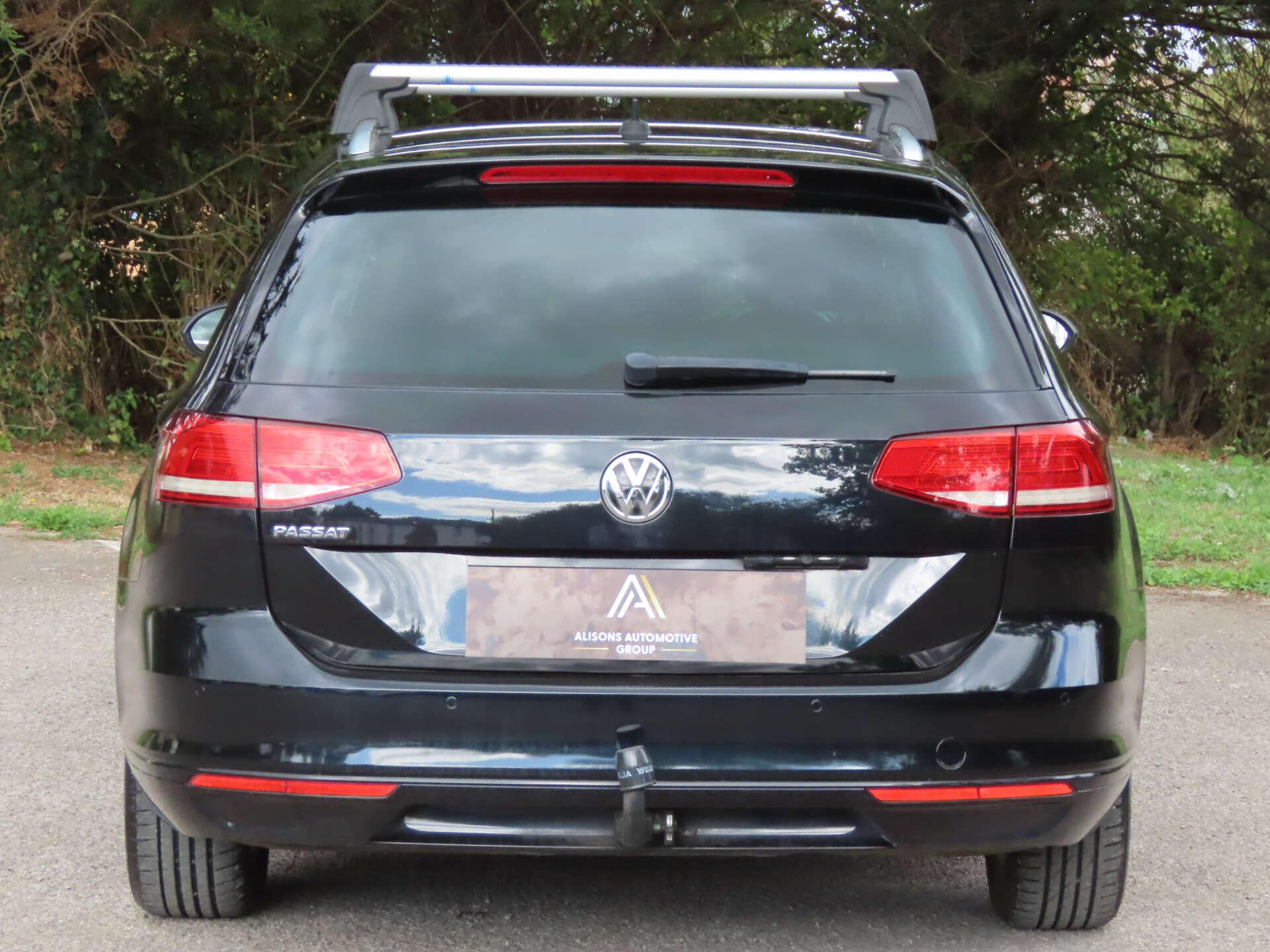 Volkswagen Passat view 5