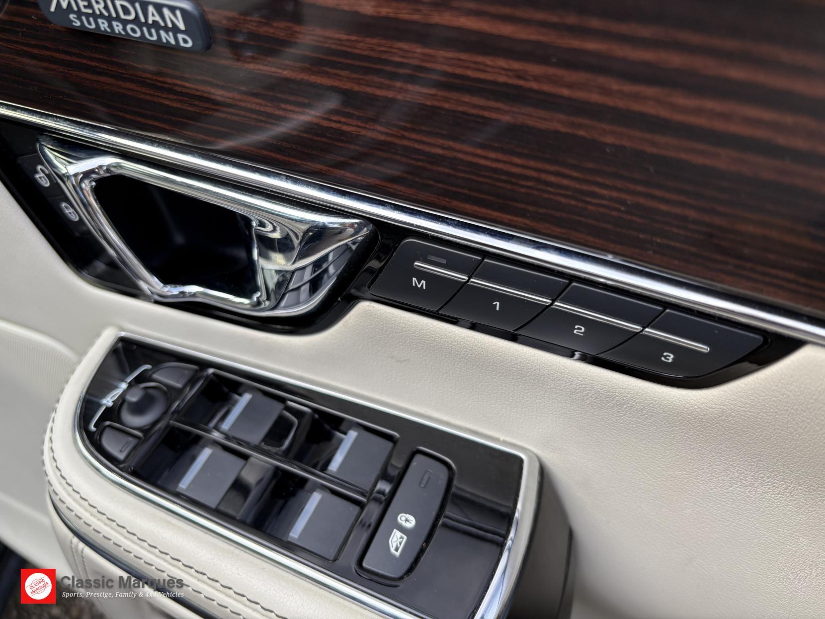 Jaguar XJ view 29