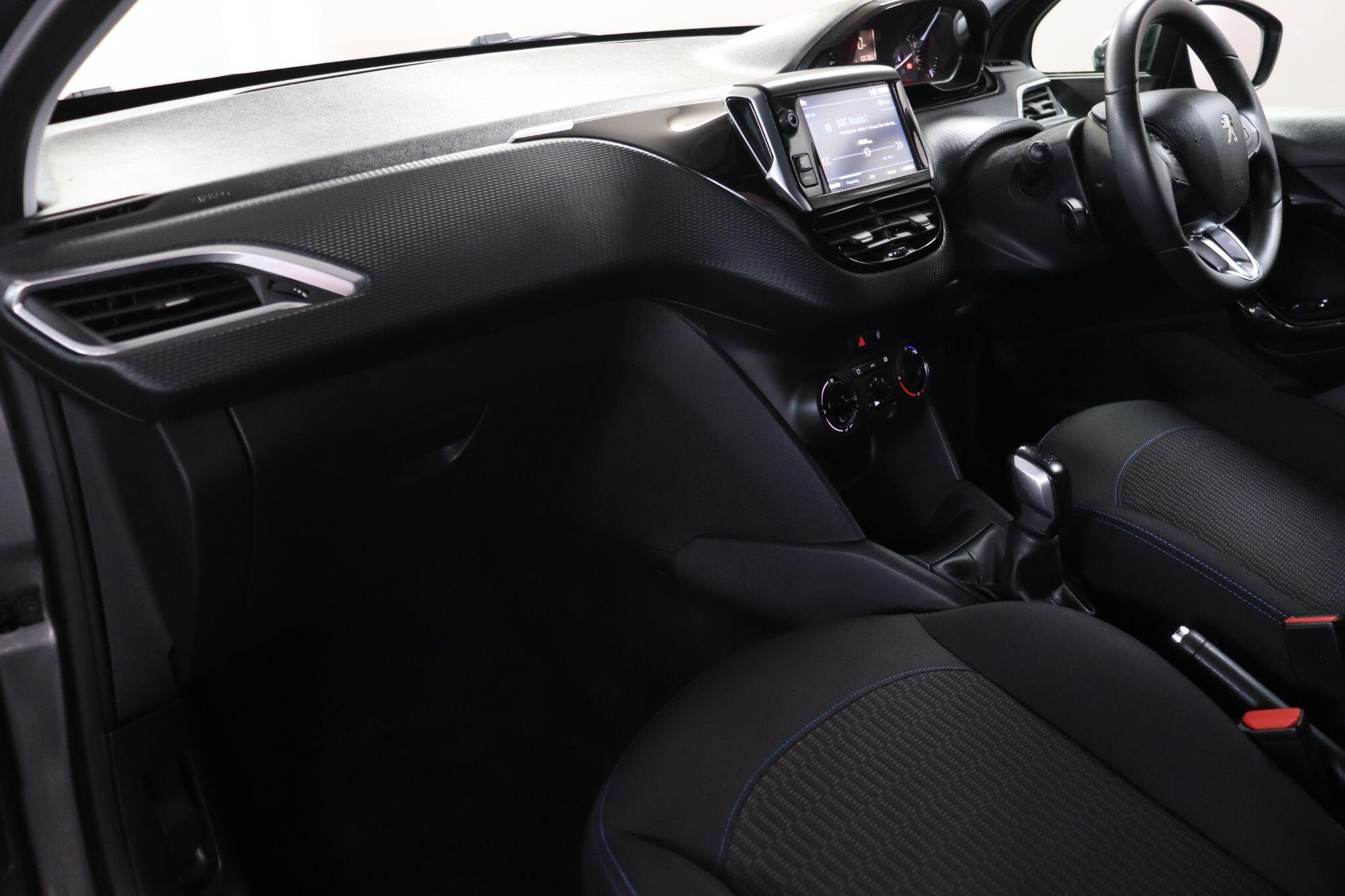 Peugeot 208 view 34