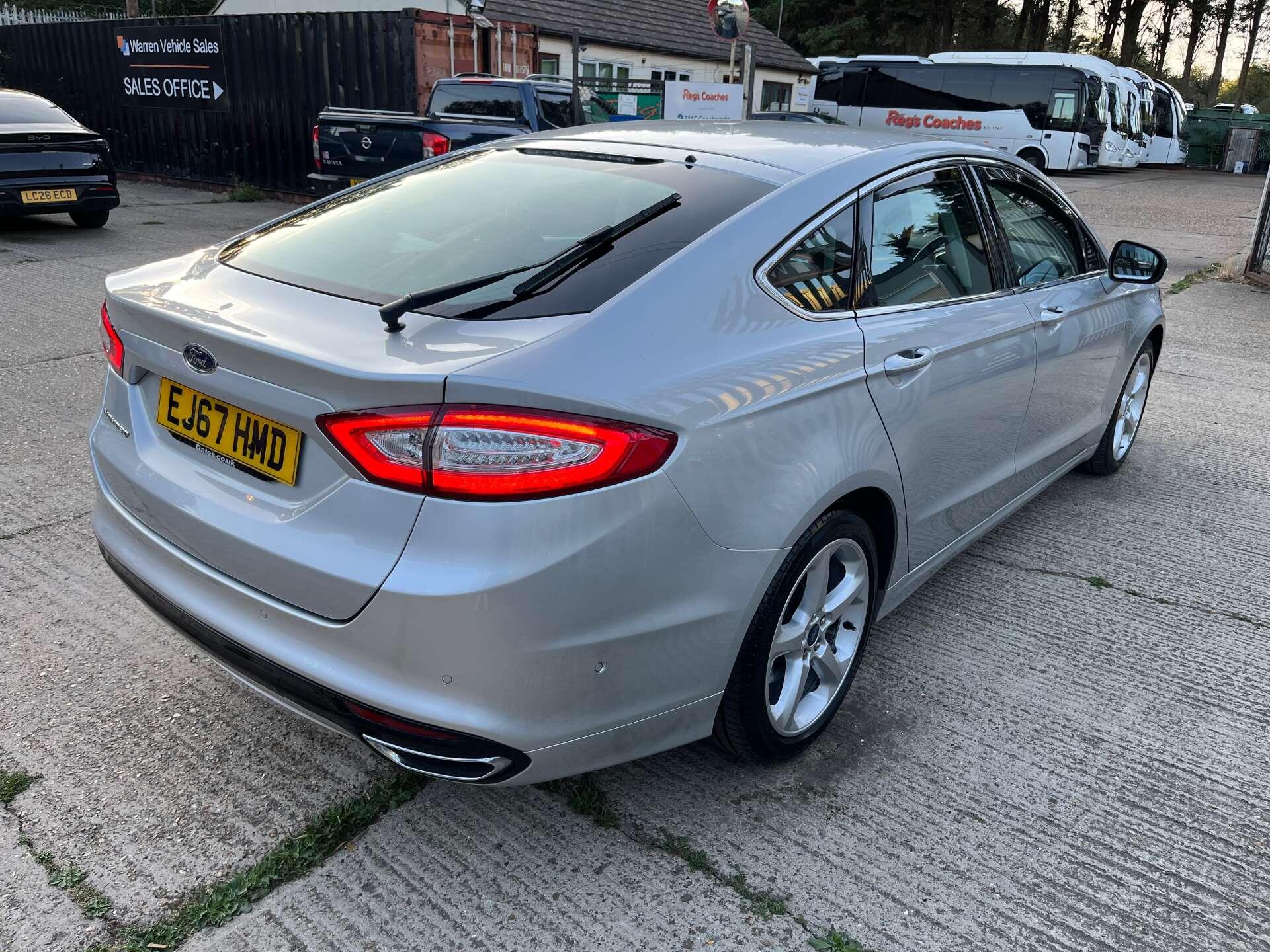 Ford Mondeo view 17