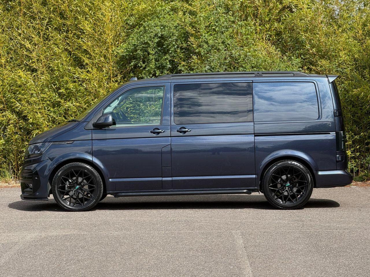 Volkswagen Transporter view 4